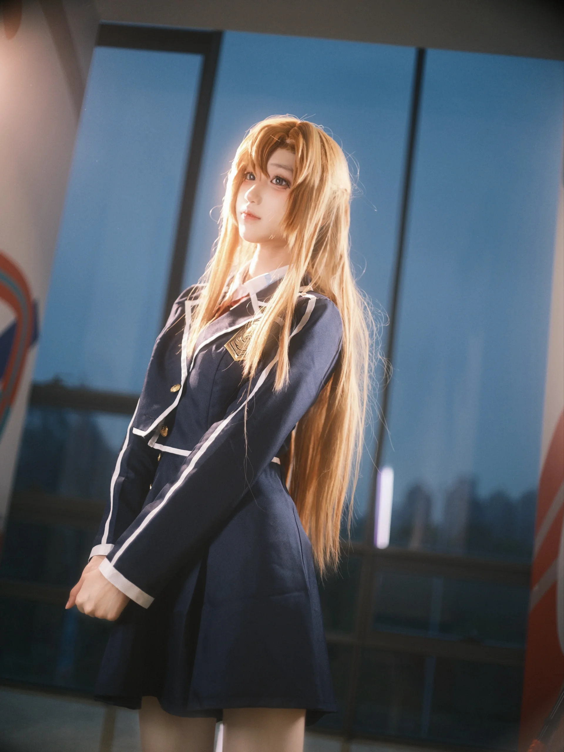 【アスナ コスプレ】ソードアート・オンラインの制服に身を包み、結城明日奈の学園生活をもう一度 - 2 枚目