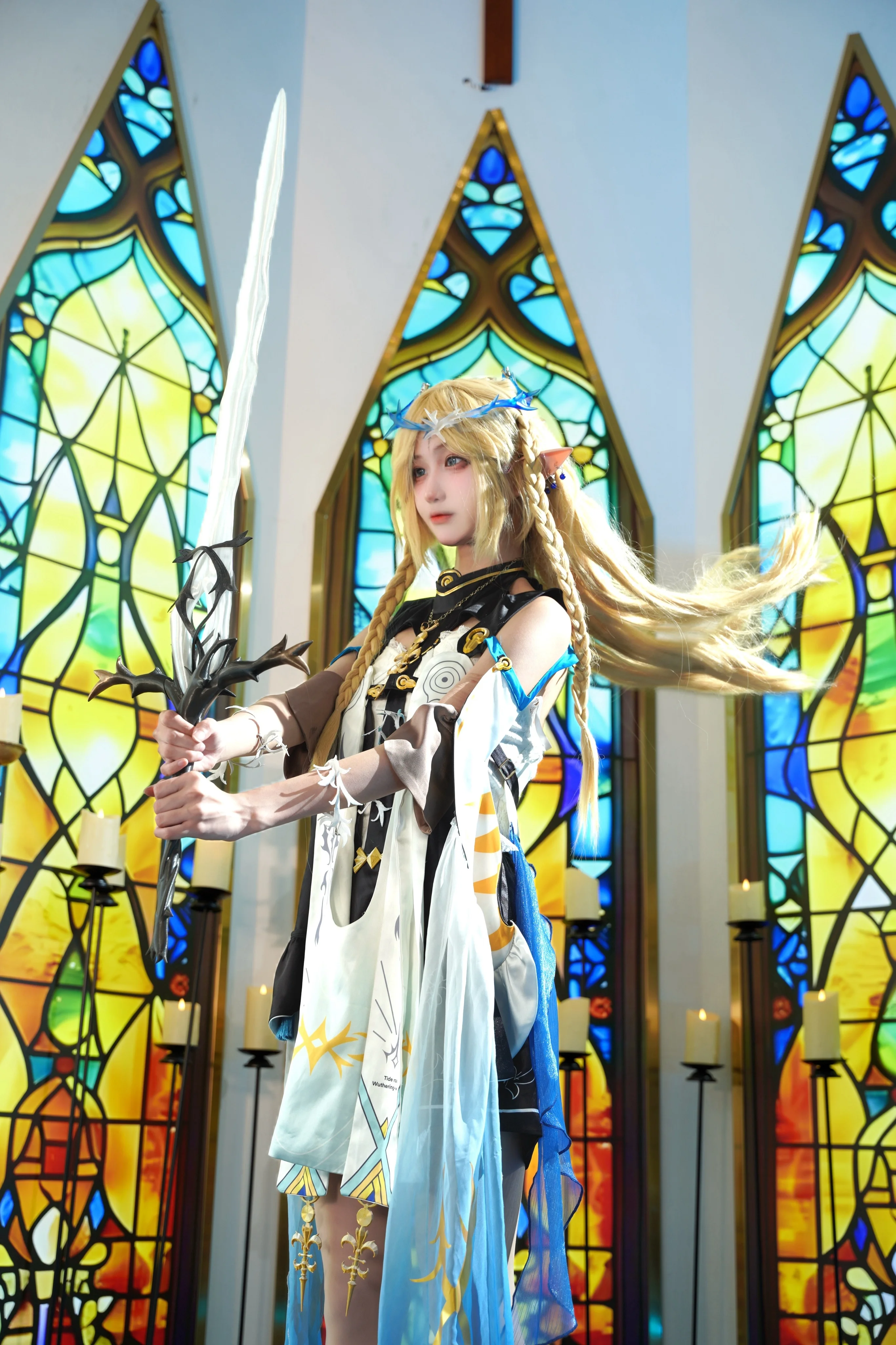 【卡提希婭cos】鳴潮七丘的共鳴之光，聖潔與力量的交匯 - 第 1 張