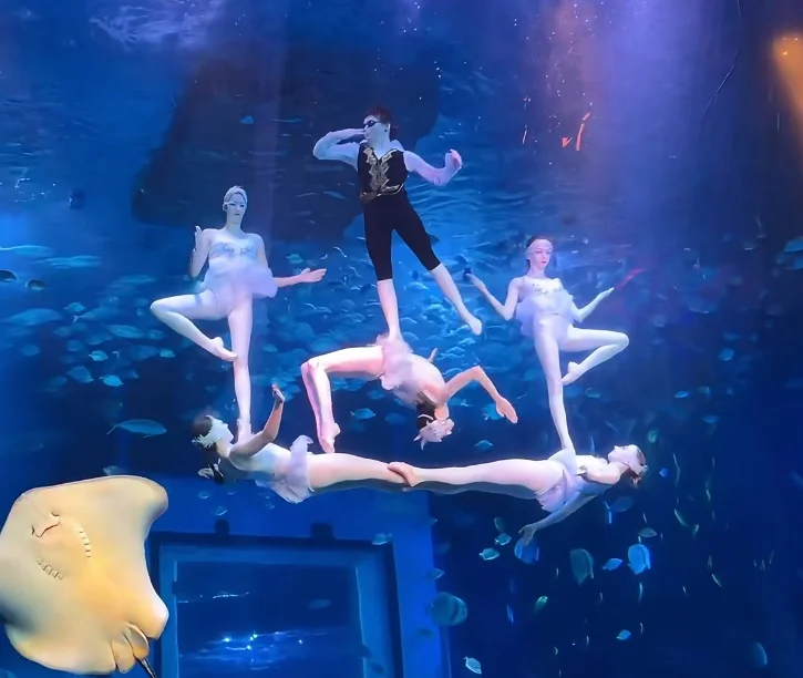【スカーク コスプレ】青き夢幻へ潜入、水族館でエモい空気感を演出 - 16 枚目