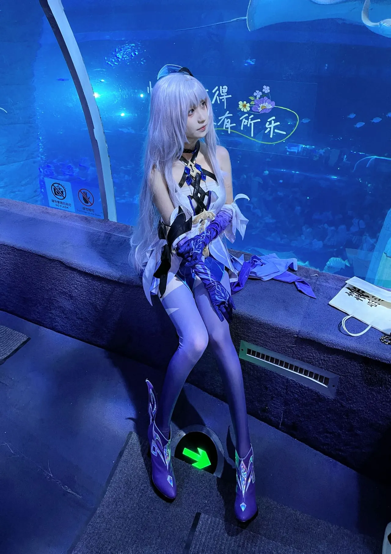 【スカーク コスプレ】青き夢幻へ潜入、水族館でエモい空気感を演出 - 7 枚目