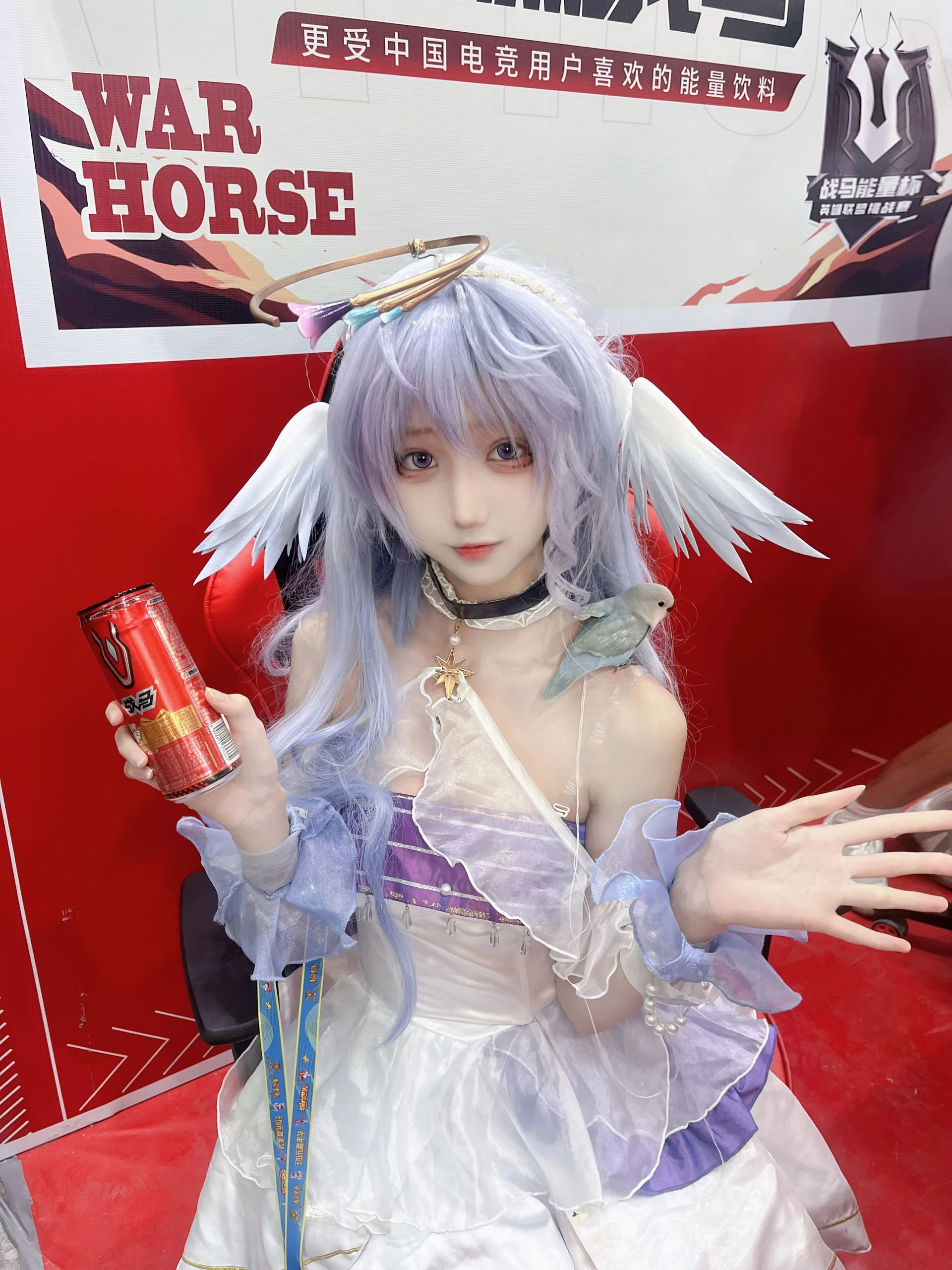 【知更鳥cos】戰馬能量補給站，換上羽毛裝來充電 - 第 2 張