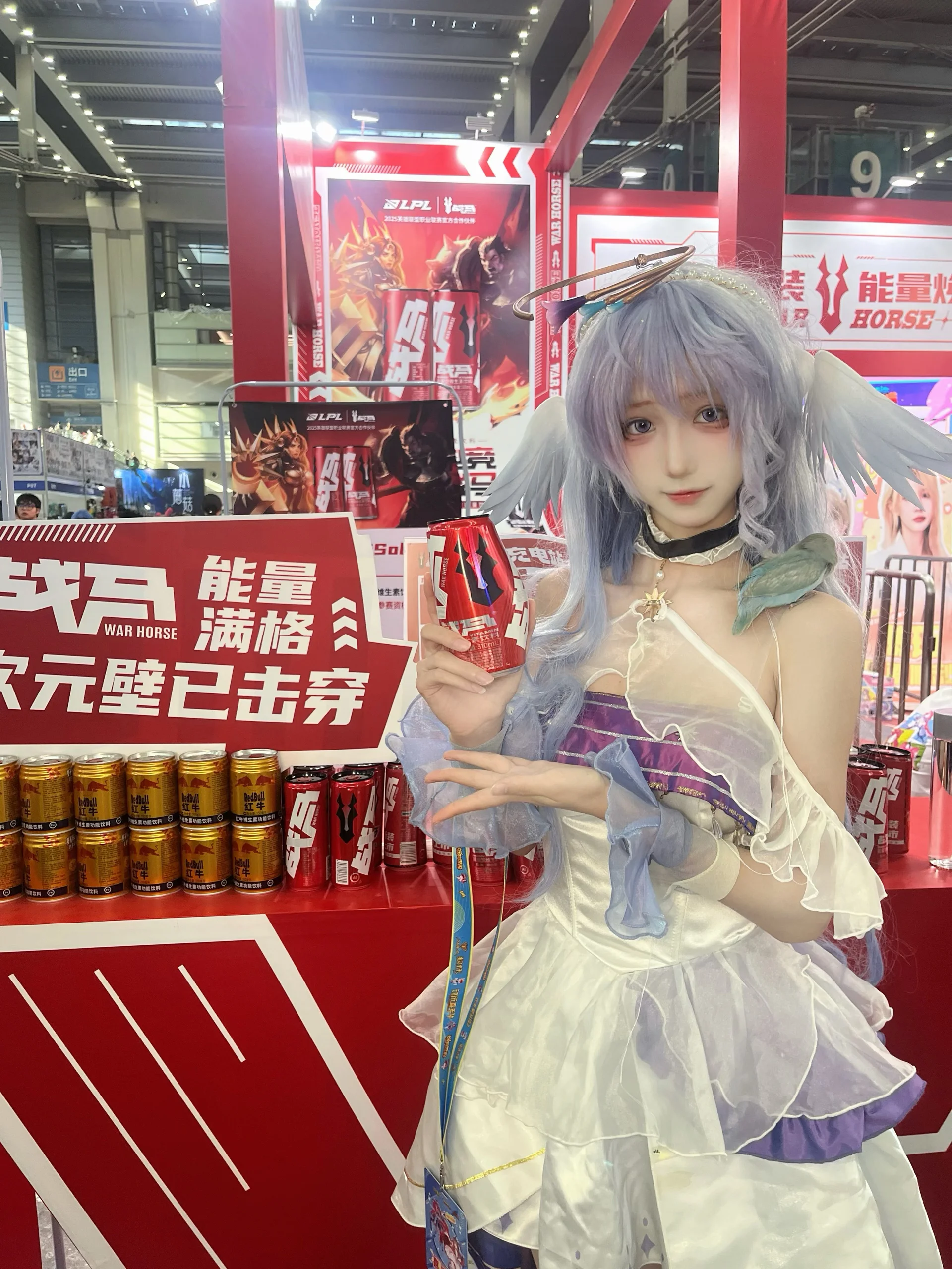 【知更鳥cos】戰馬能量補給站，換上羽毛裝來充電 - 第 3 張
