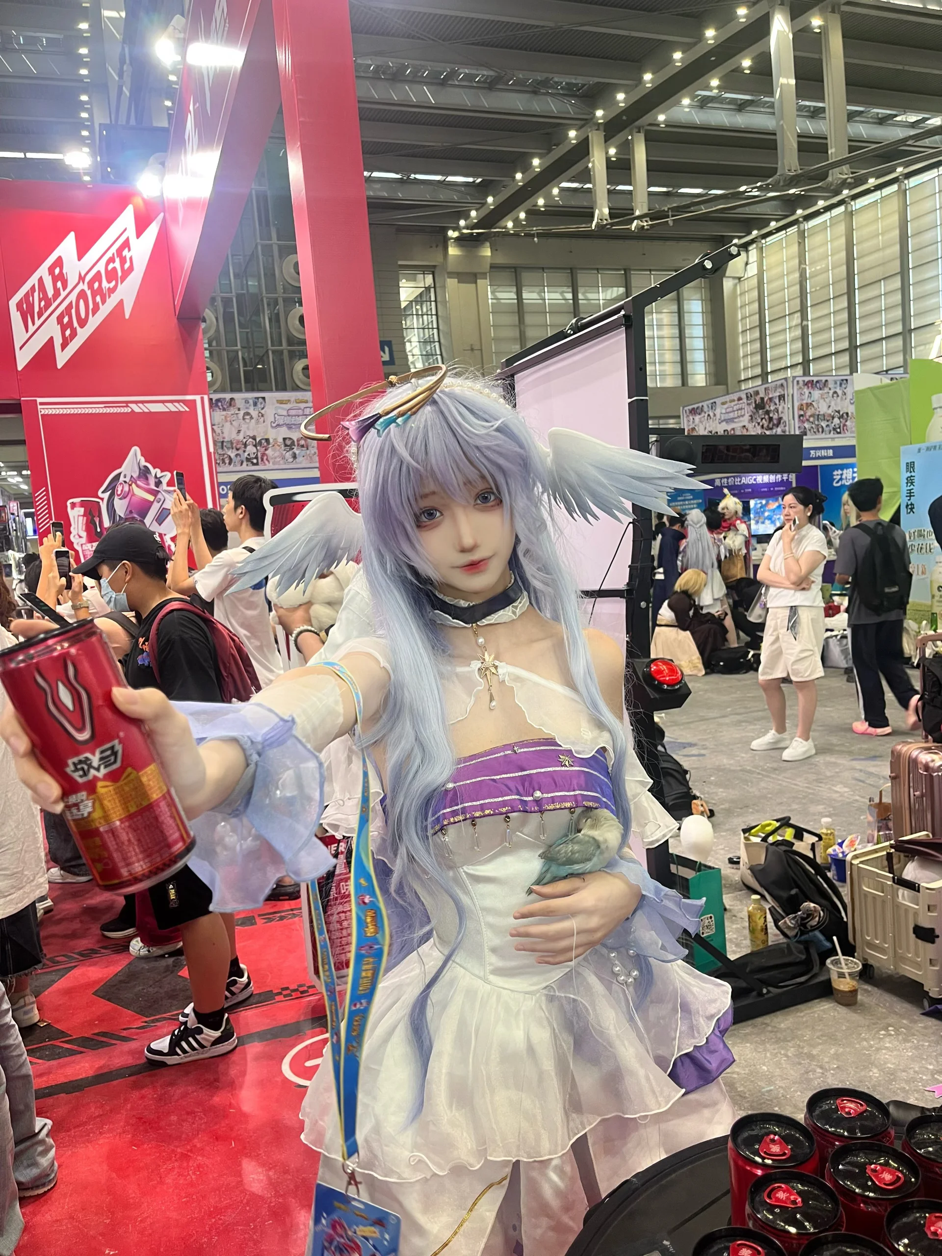 【知更鳥cos】戰馬能量補給站，換上羽毛裝來充電 - 第 7 張