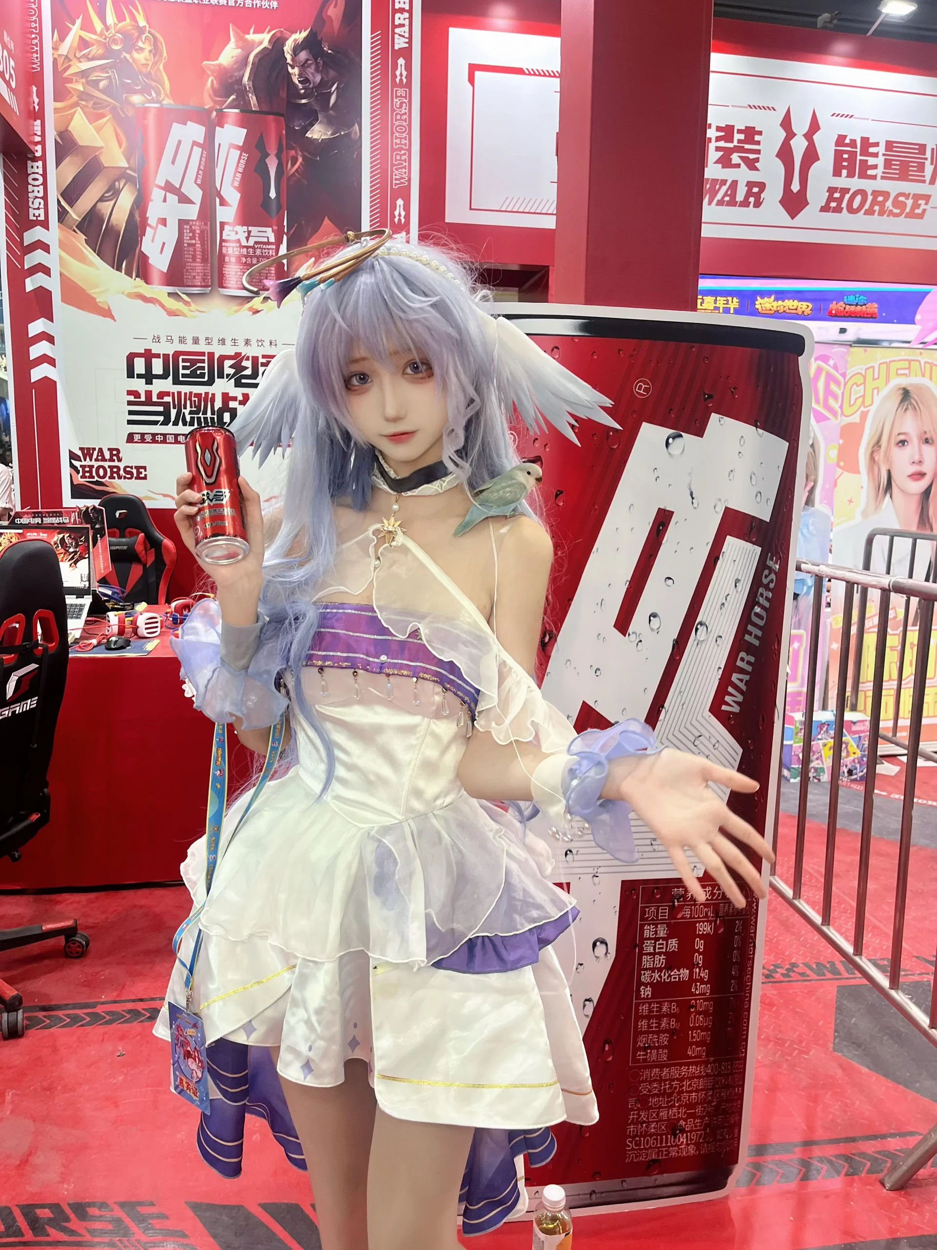 【知更鳥cos】戰馬能量補給站，換上羽毛裝來充電 - 第 8 張