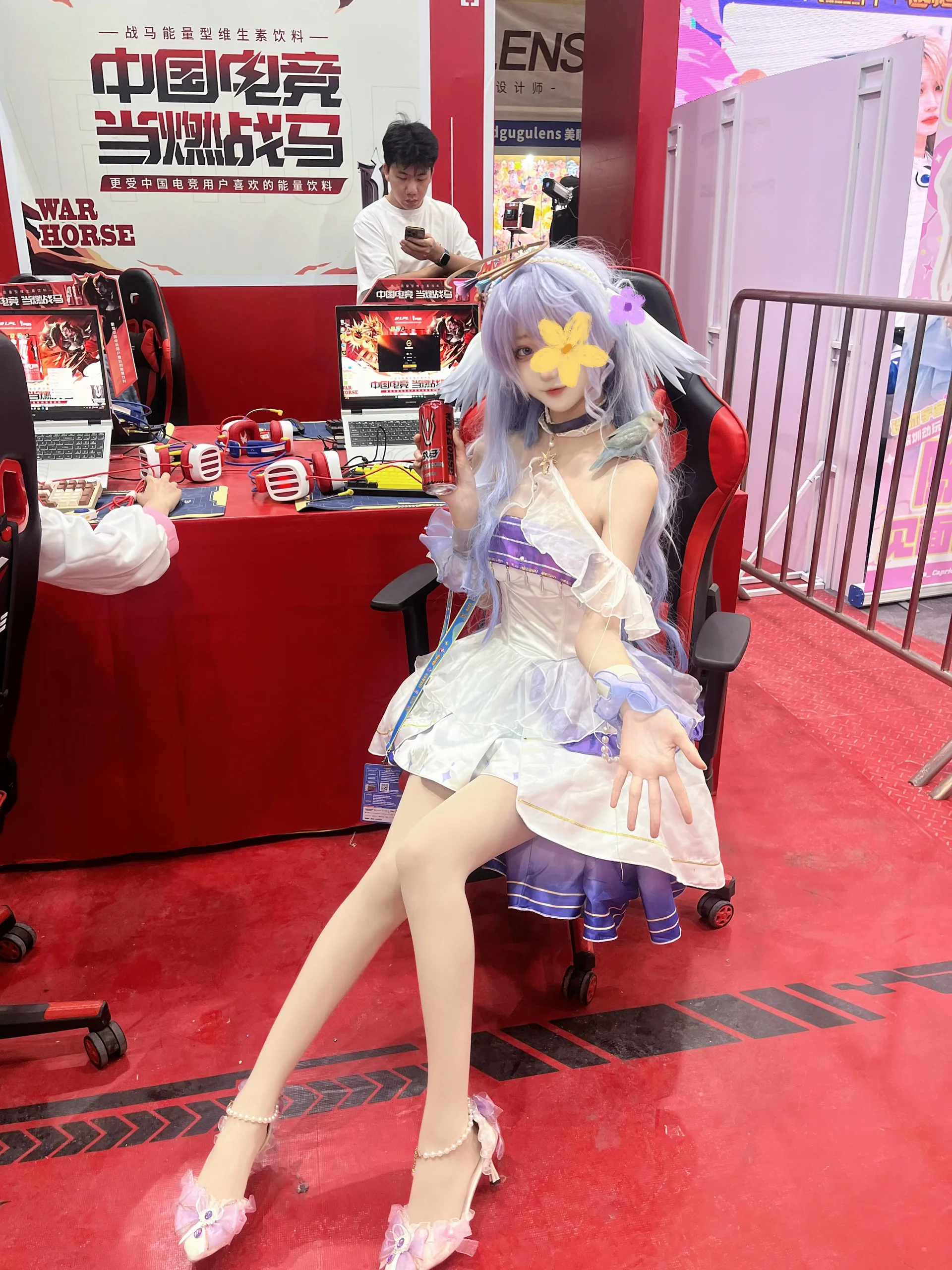 【知更鳥cos】戰馬能量補給站，換上羽毛裝來充電 - 第 9 張