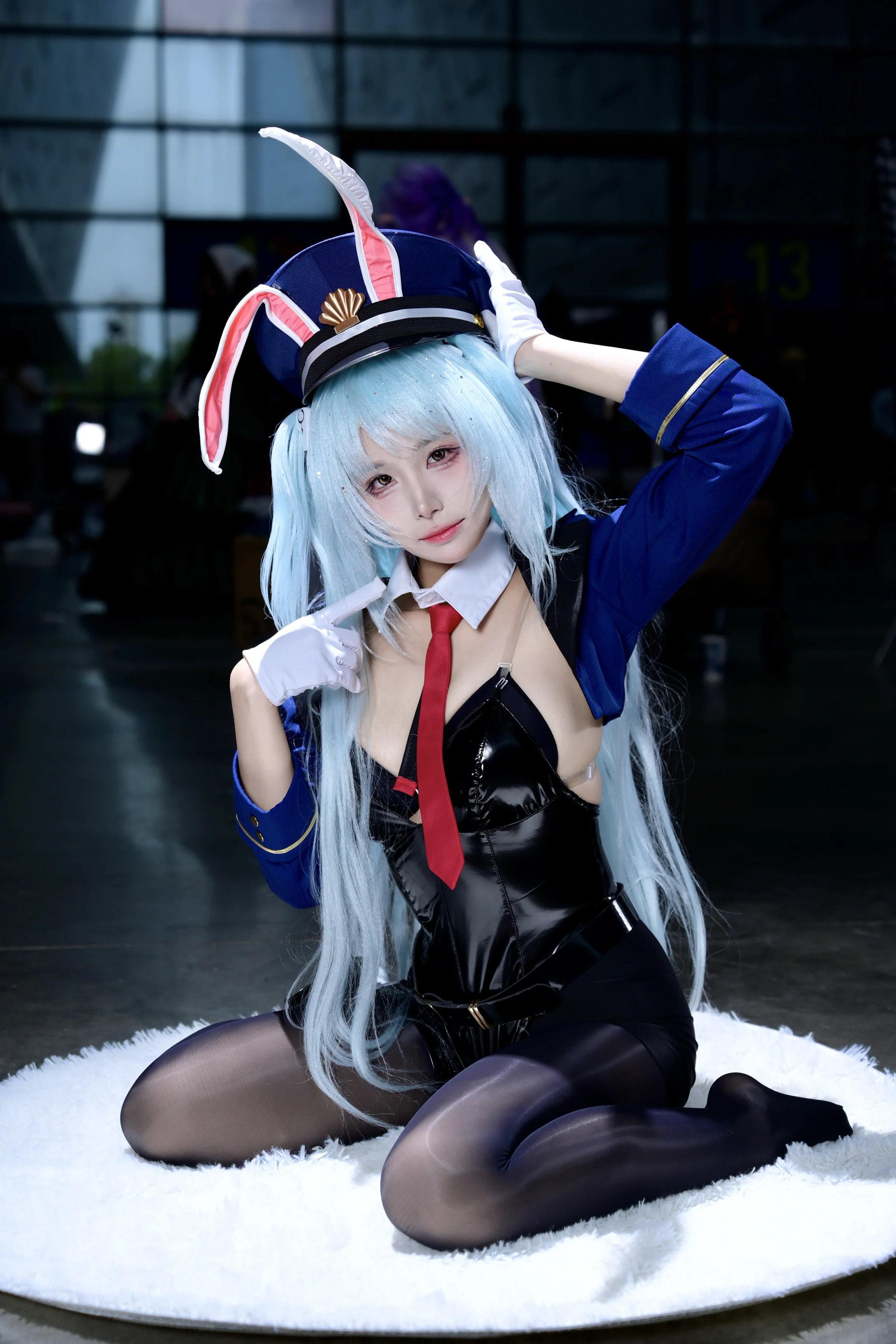 [Neptune cosplay] Azur Lane Royal Navy Large Light Cruiser: Bunny Cop on the Case - Image 1