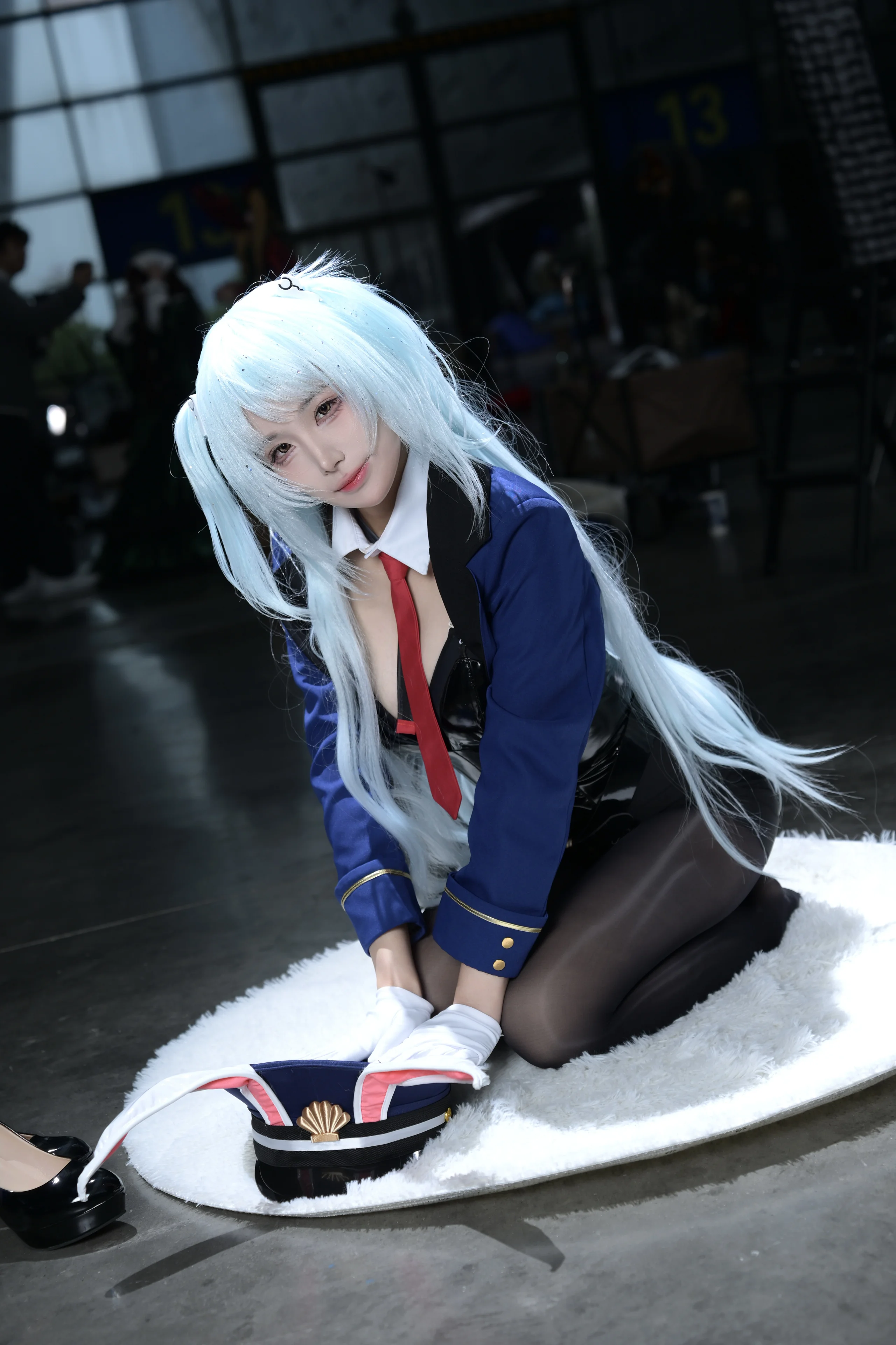 [Neptune cosplay] Azur Lane Royal Navy Large Light Cruiser: Bunny Cop on the Case - Image 4