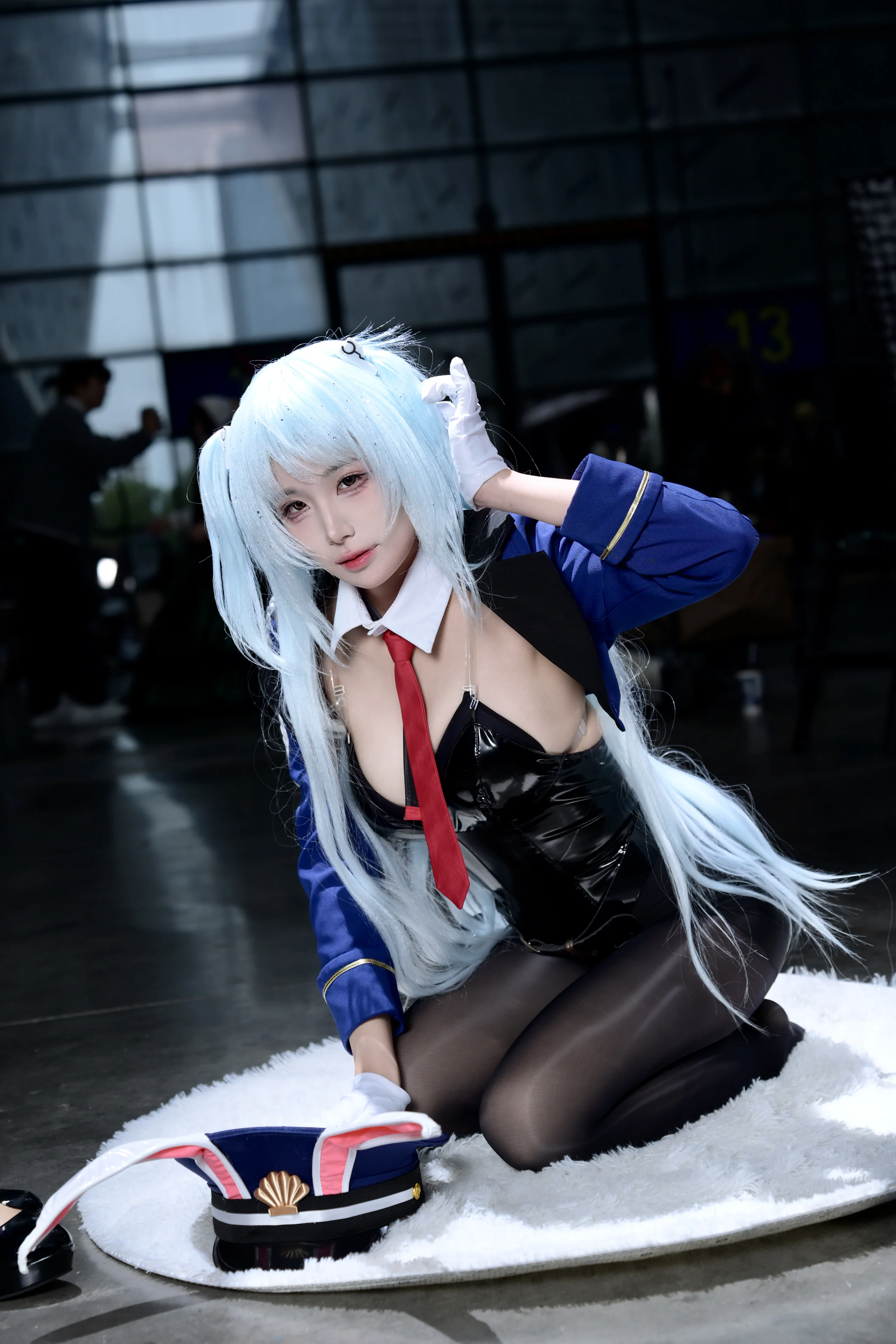 [Neptune cosplay] Azur Lane Royal Navy Large Light Cruiser: Bunny Cop on the Case - Image 5