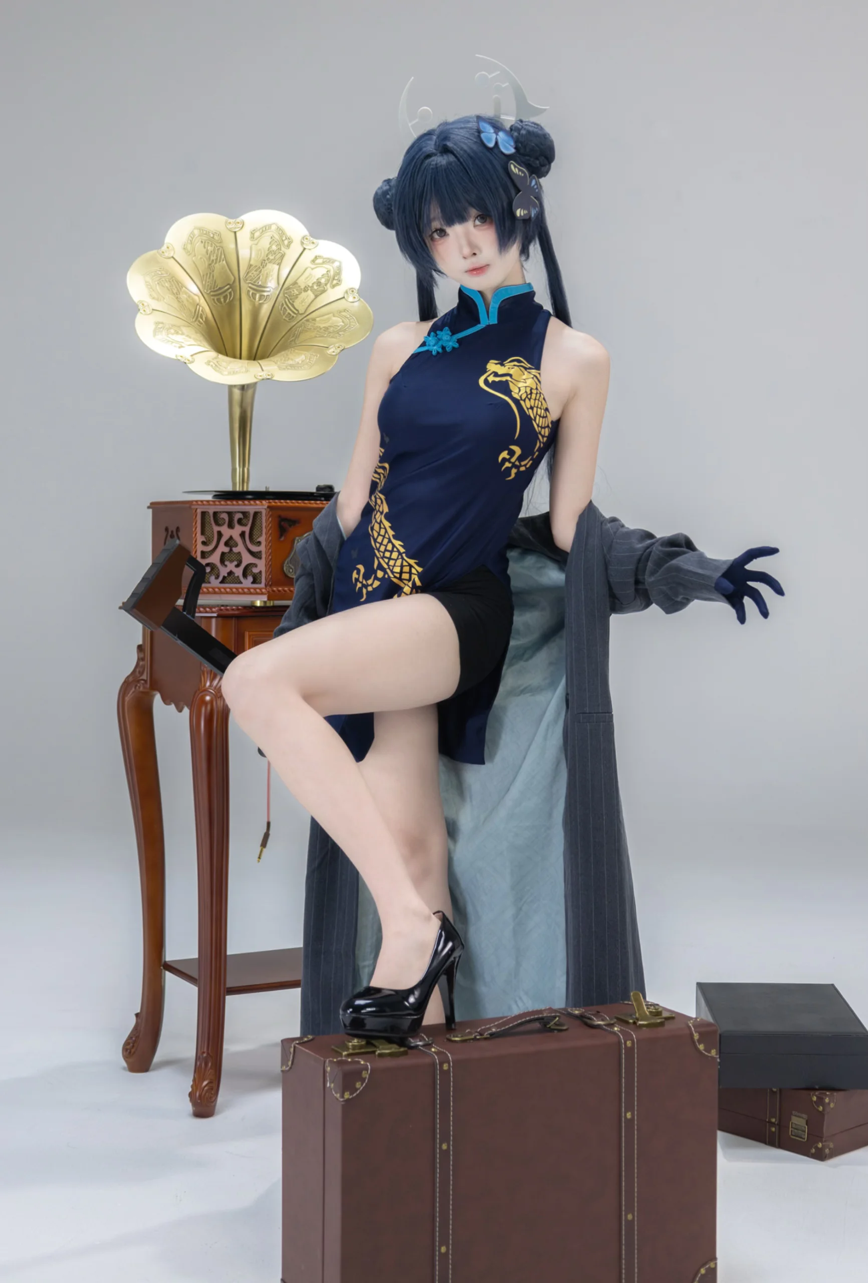 [Misaki cosplay] Cheongsam Charm and Hardcore Retro Vibe in Blue Archive - Image 1