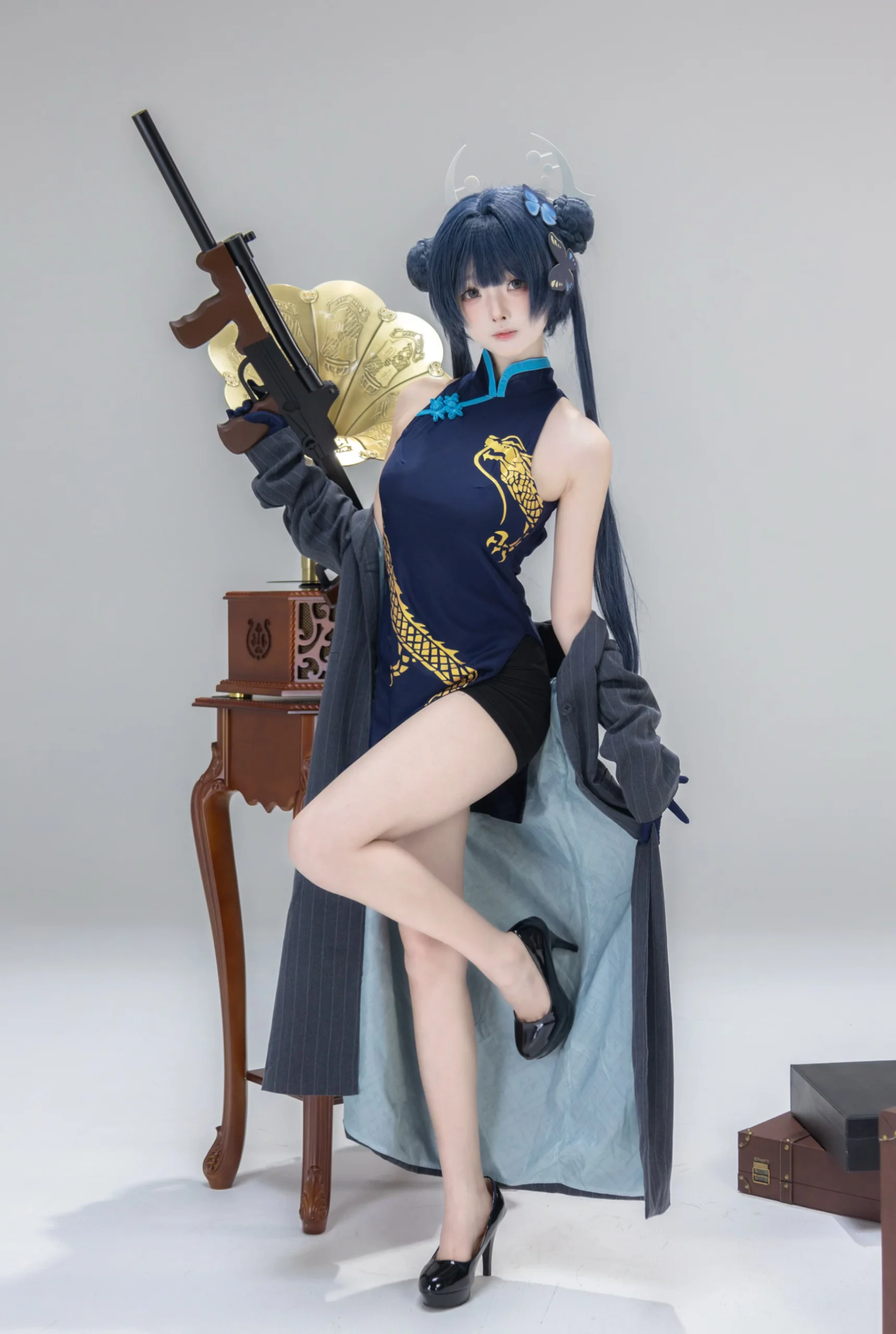 [Misaki cosplay] Cheongsam Charm and Hardcore Retro Vibe in Blue Archive - Image 2