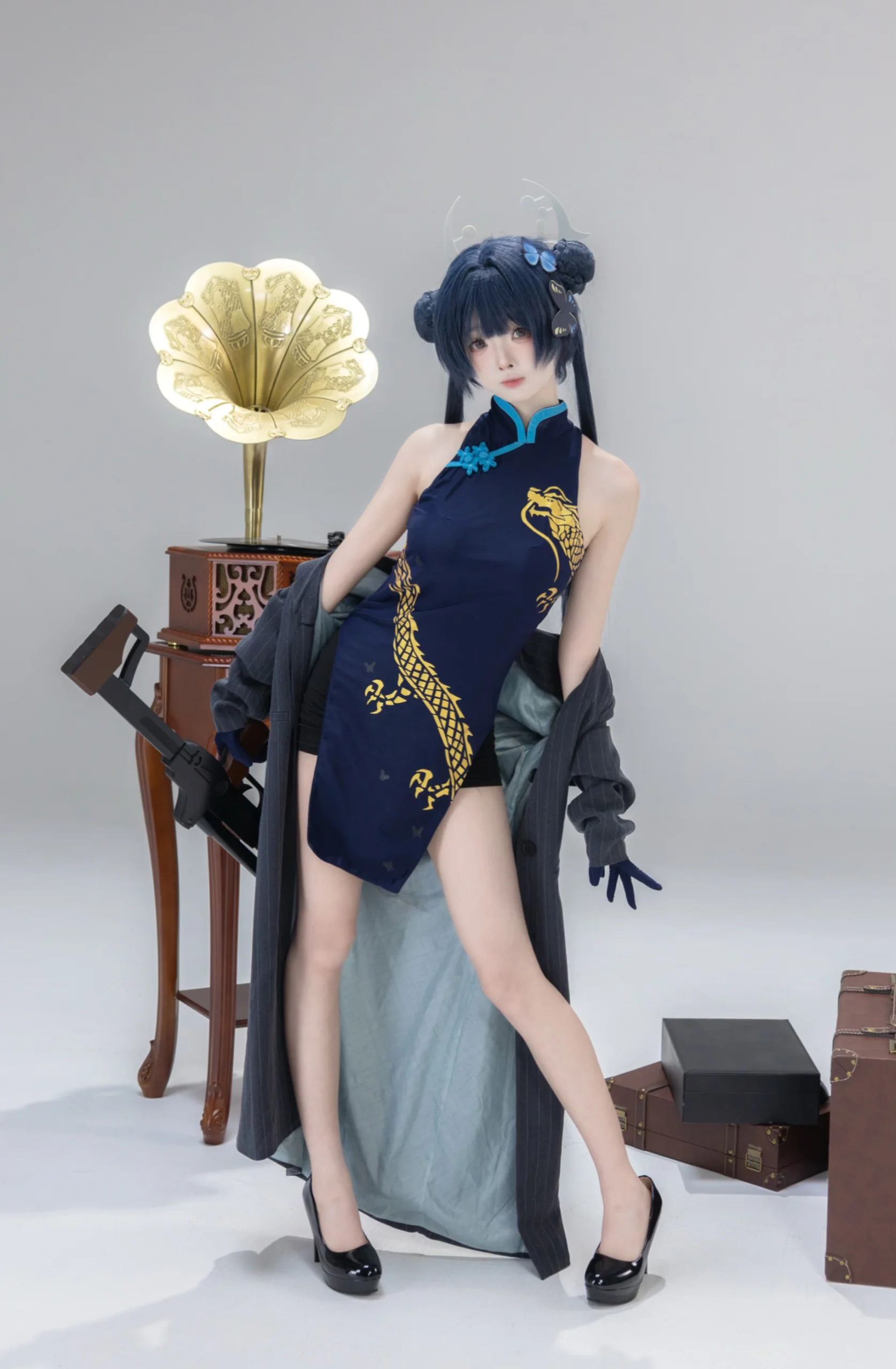 [Misaki cosplay] Cheongsam Charm and Hardcore Retro Vibe in Blue Archive - Image 3