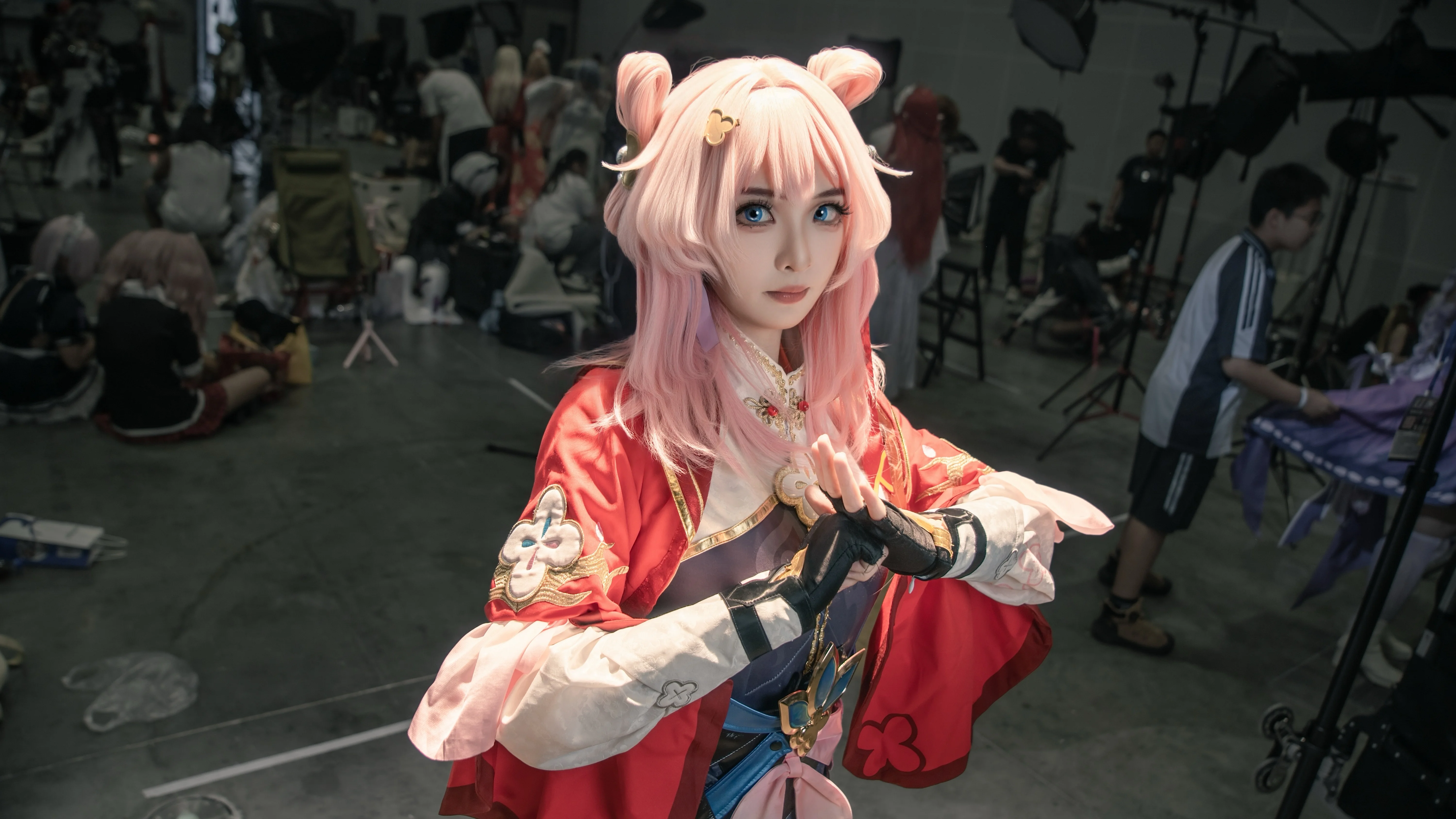 【三月七cos】漫步星穹铁道仙舟，让桃花在剑影间起舞 - 第2张