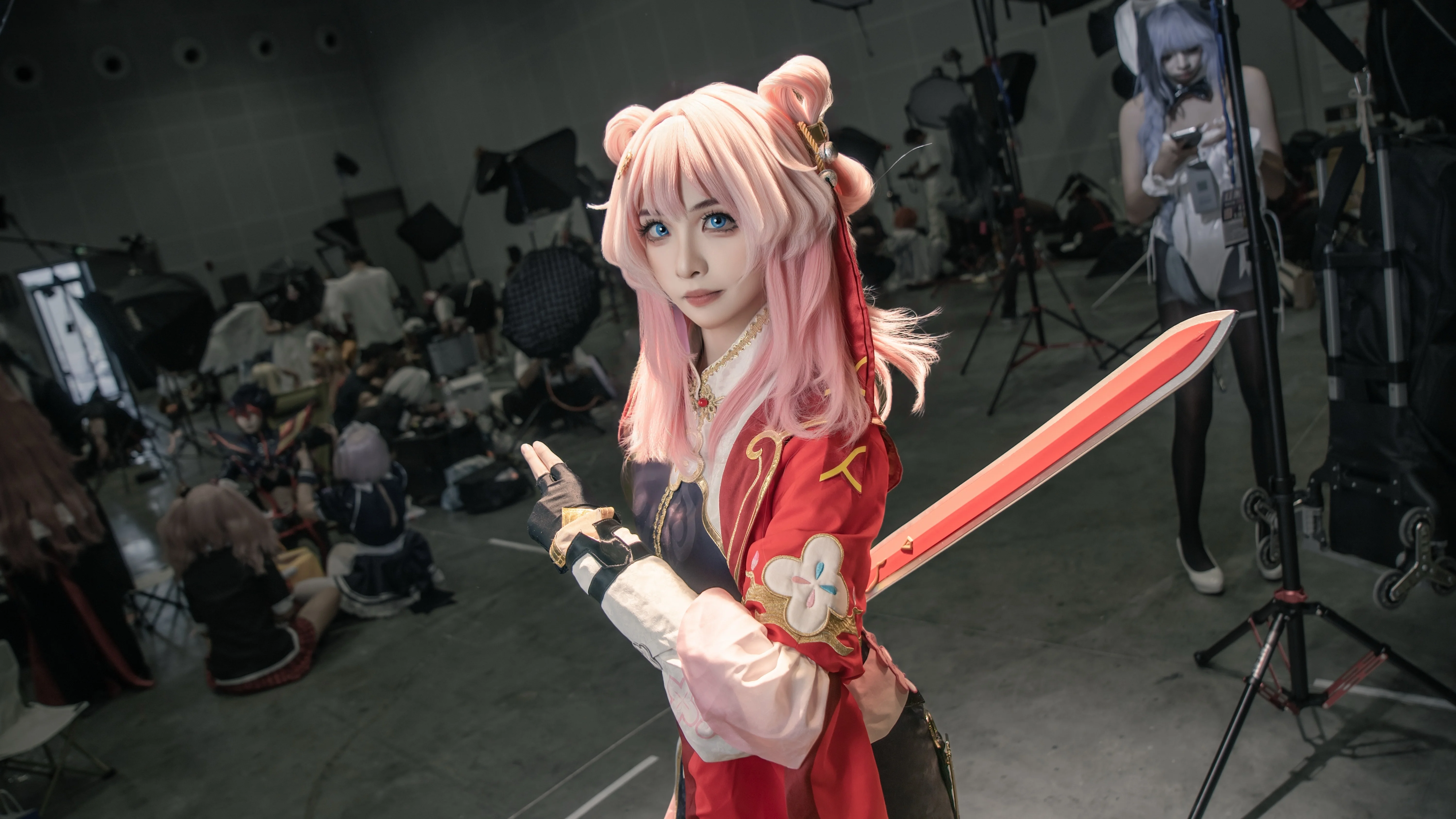 【三月七cos】漫步星穹铁道仙舟，让桃花在剑影间起舞 - 第3张
