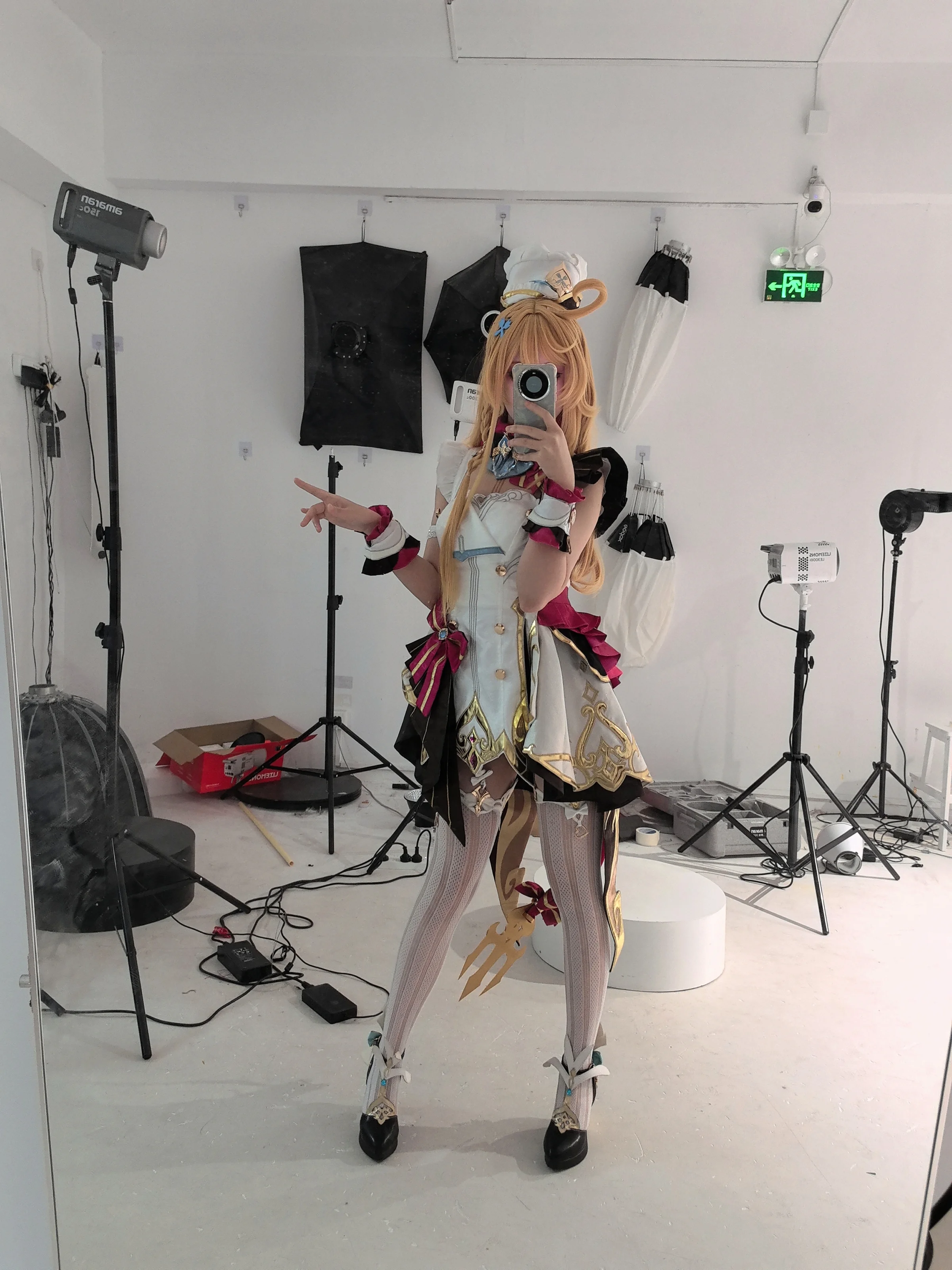 【爱可菲cos】原神甜点大师，摄影棚里的小厨娘 - 第 1 张