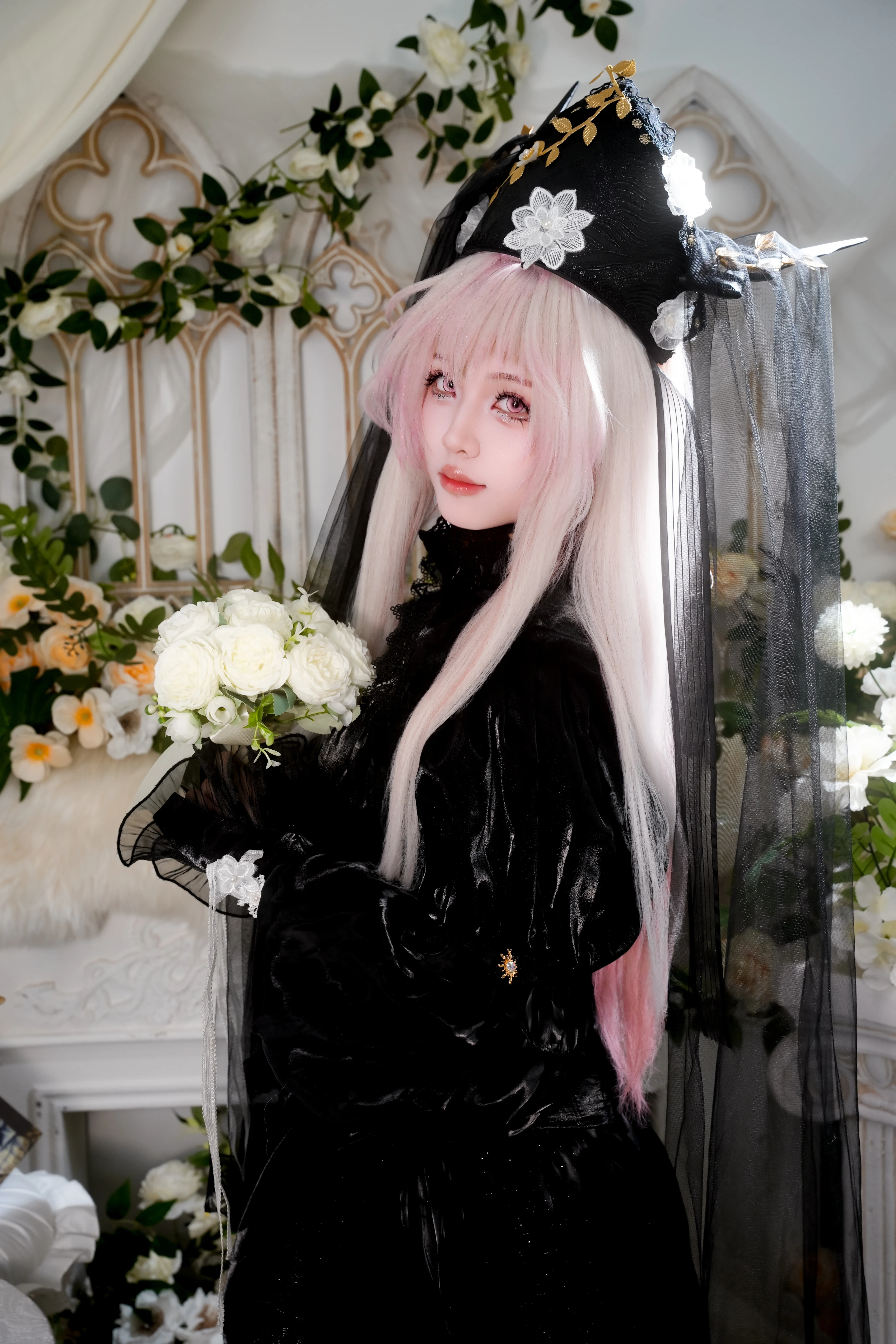 【特蕾西娅cos】明日方舟魔王追悼造型，黑纱与白花的静谧感 - 第 2 张
