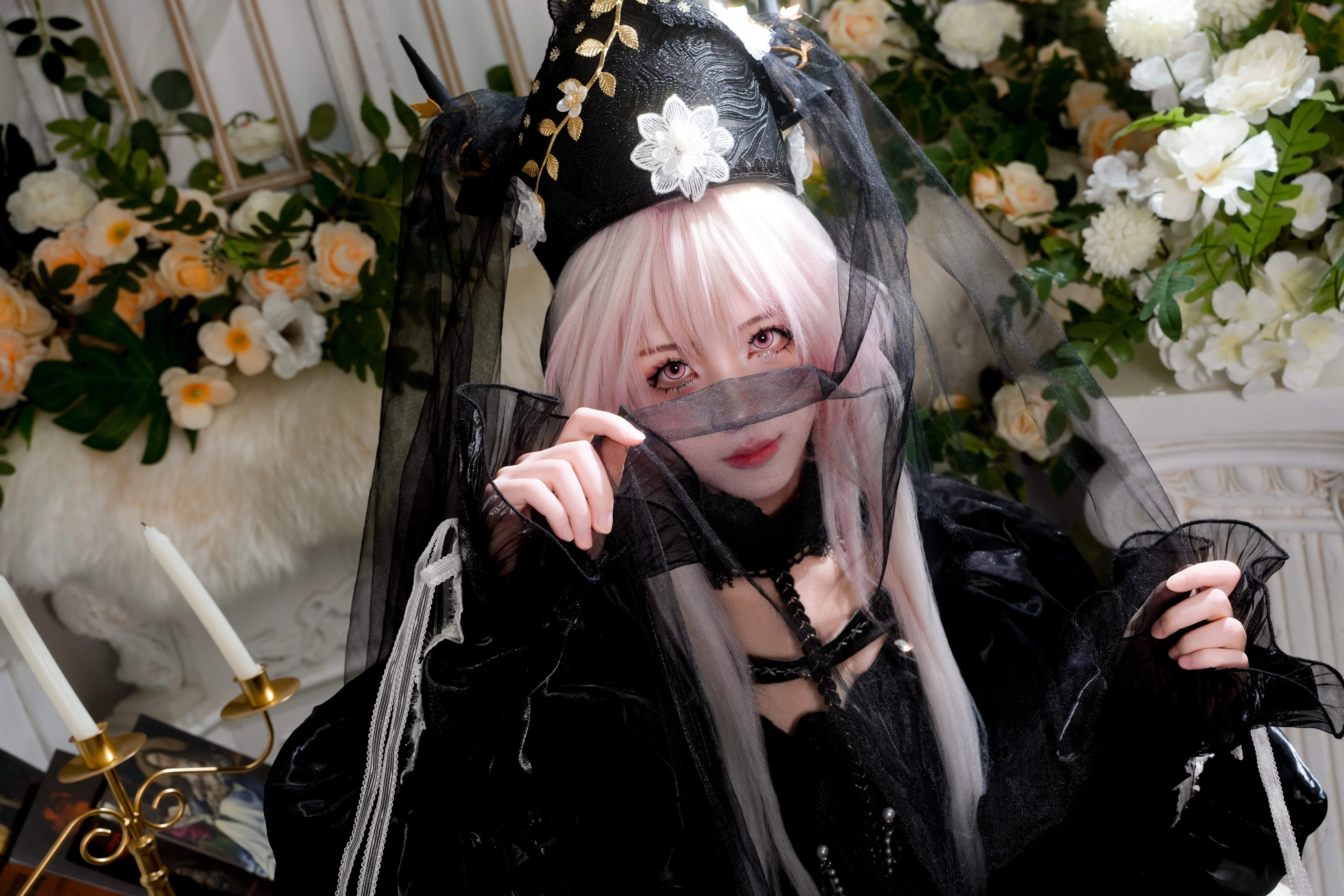 【特蕾西娅cos】明日方舟魔王追悼造型，黑纱与白花的静谧感