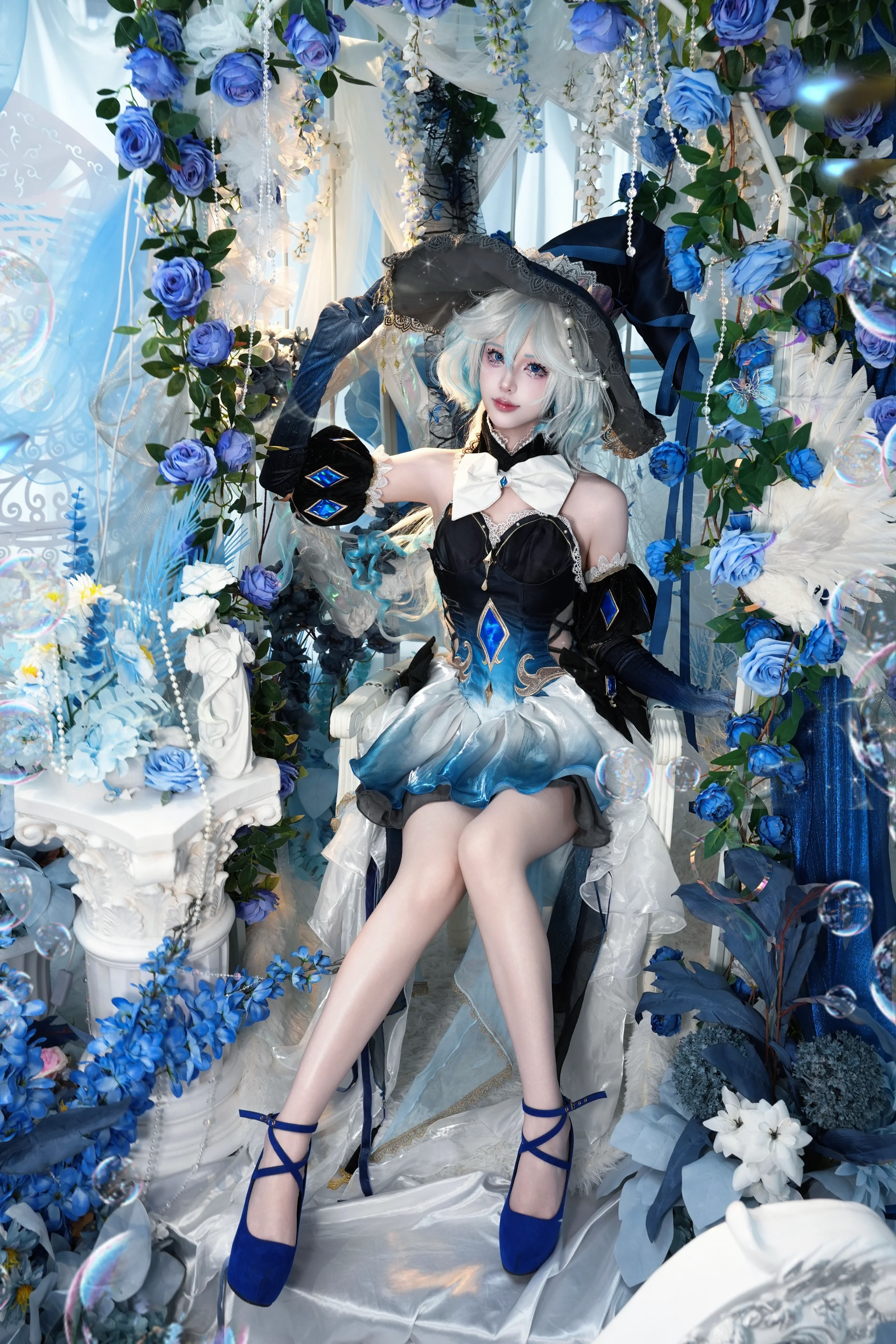 【フリーナ コスプレ】原神フォンテーヌの水神、青い薔薇と泡沫のドラマチックな瞬間