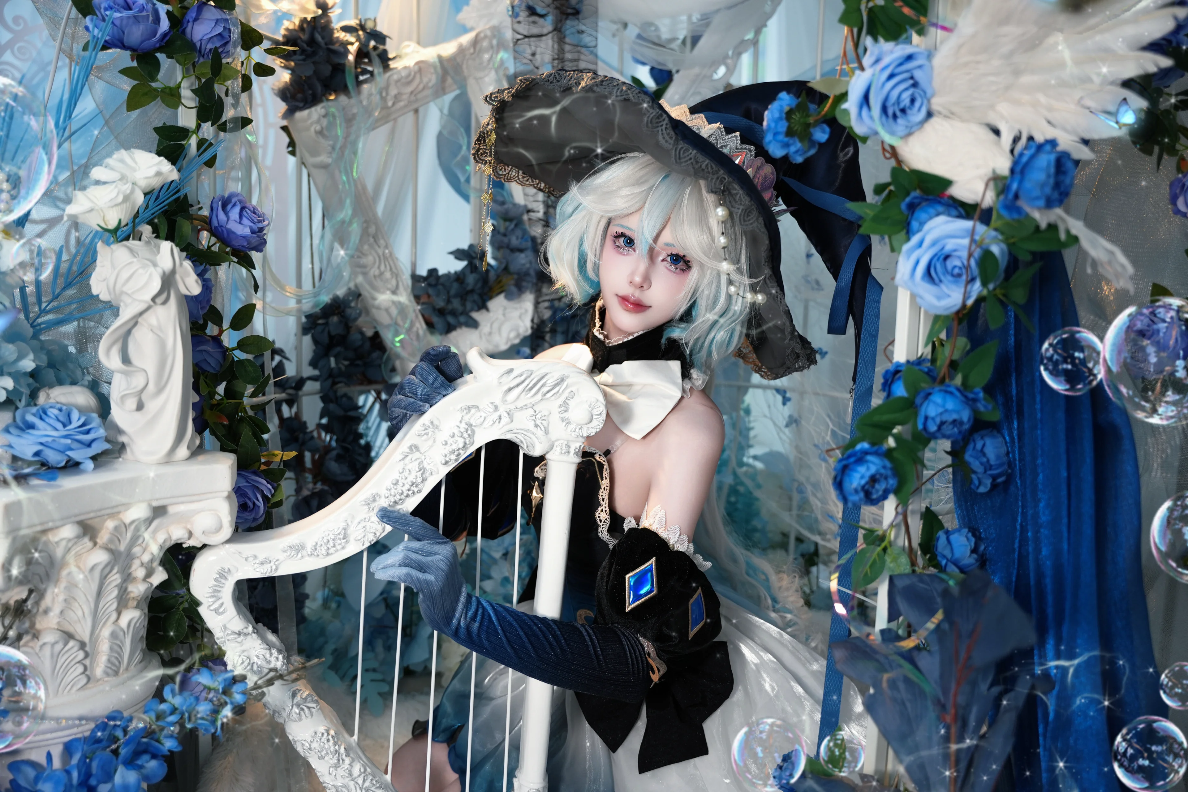 【フリーナ コスプレ】原神フォンテーヌの水神、青い薔薇と泡沫のドラマチックな瞬間 - 2 枚目
