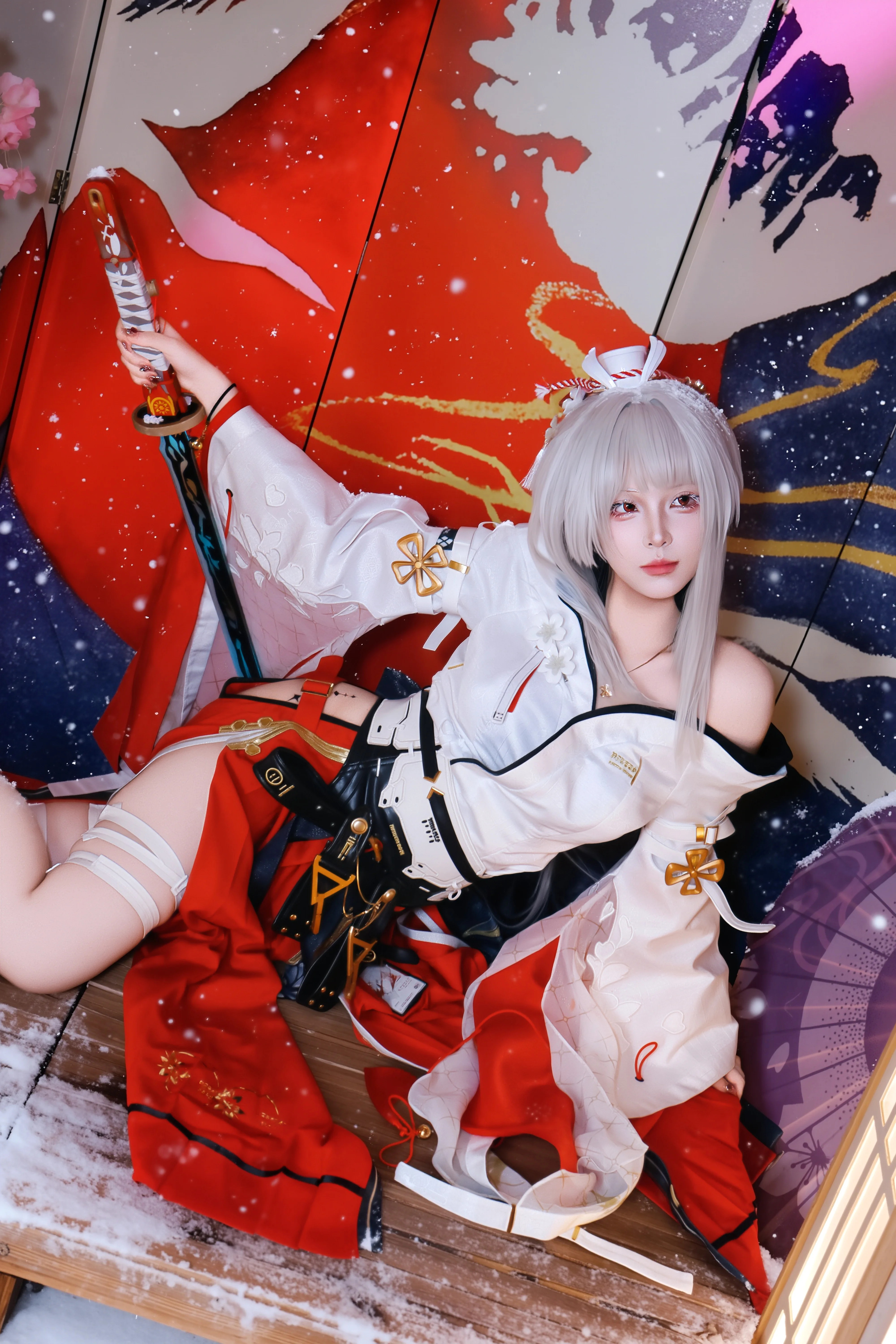 【绯雪cos】鸣潮里的雪中红影 - 第 2 张