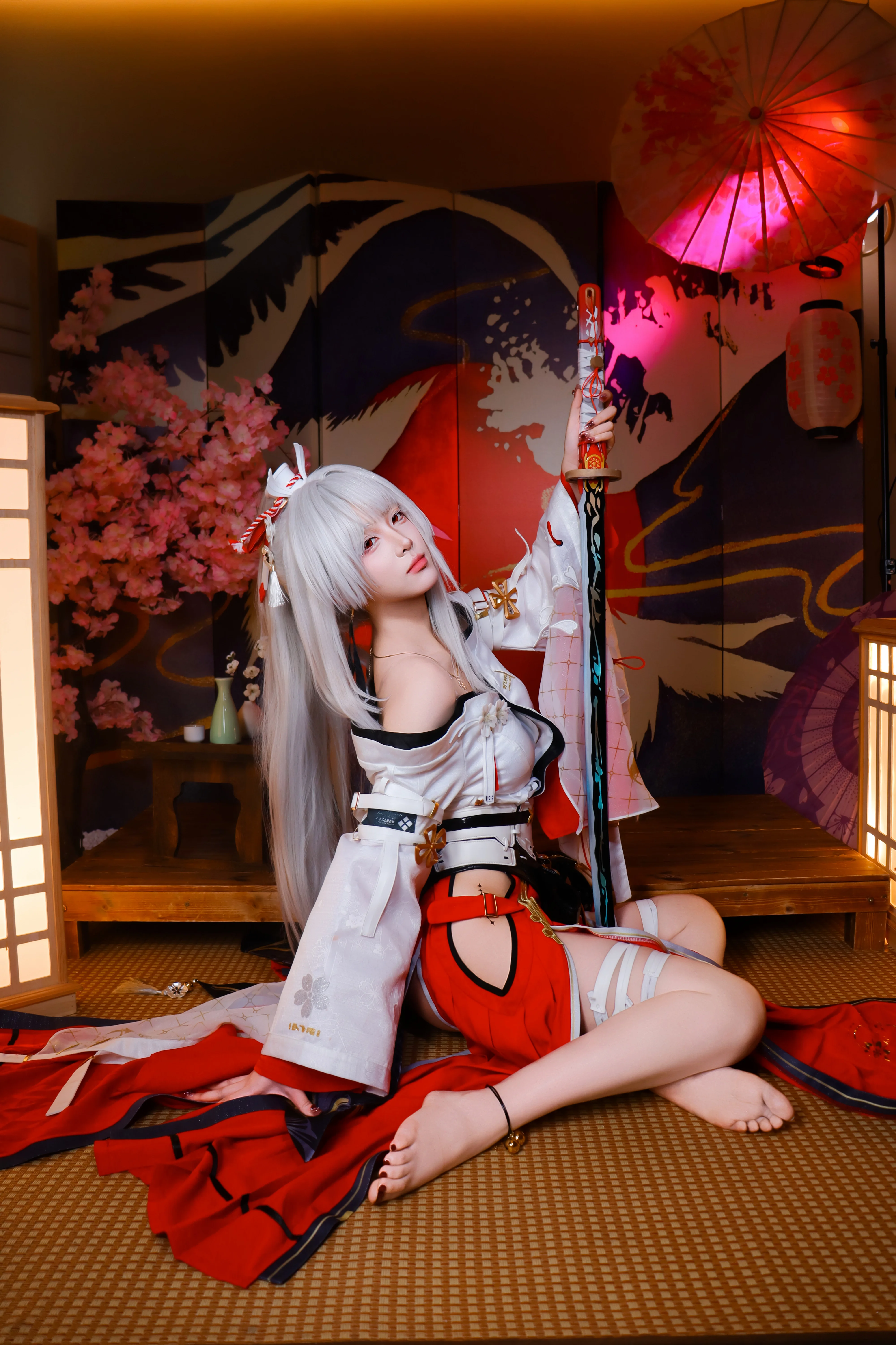 【绯雪cos】鸣潮里的日式巫女，这次持刀出镜