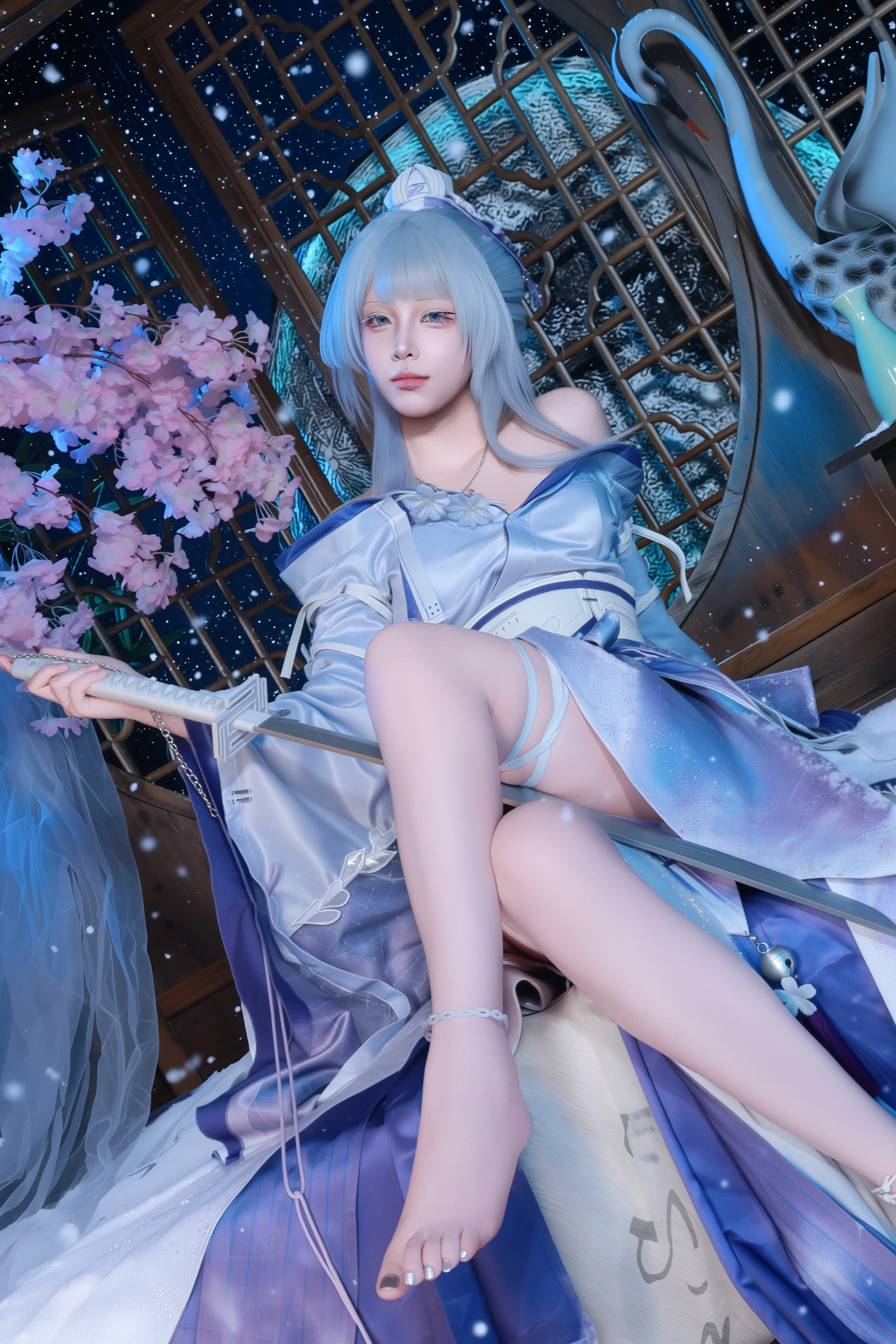 【绯雪cos】鸣潮中的雪国剑客，冰霜之刃 - 第 1 张