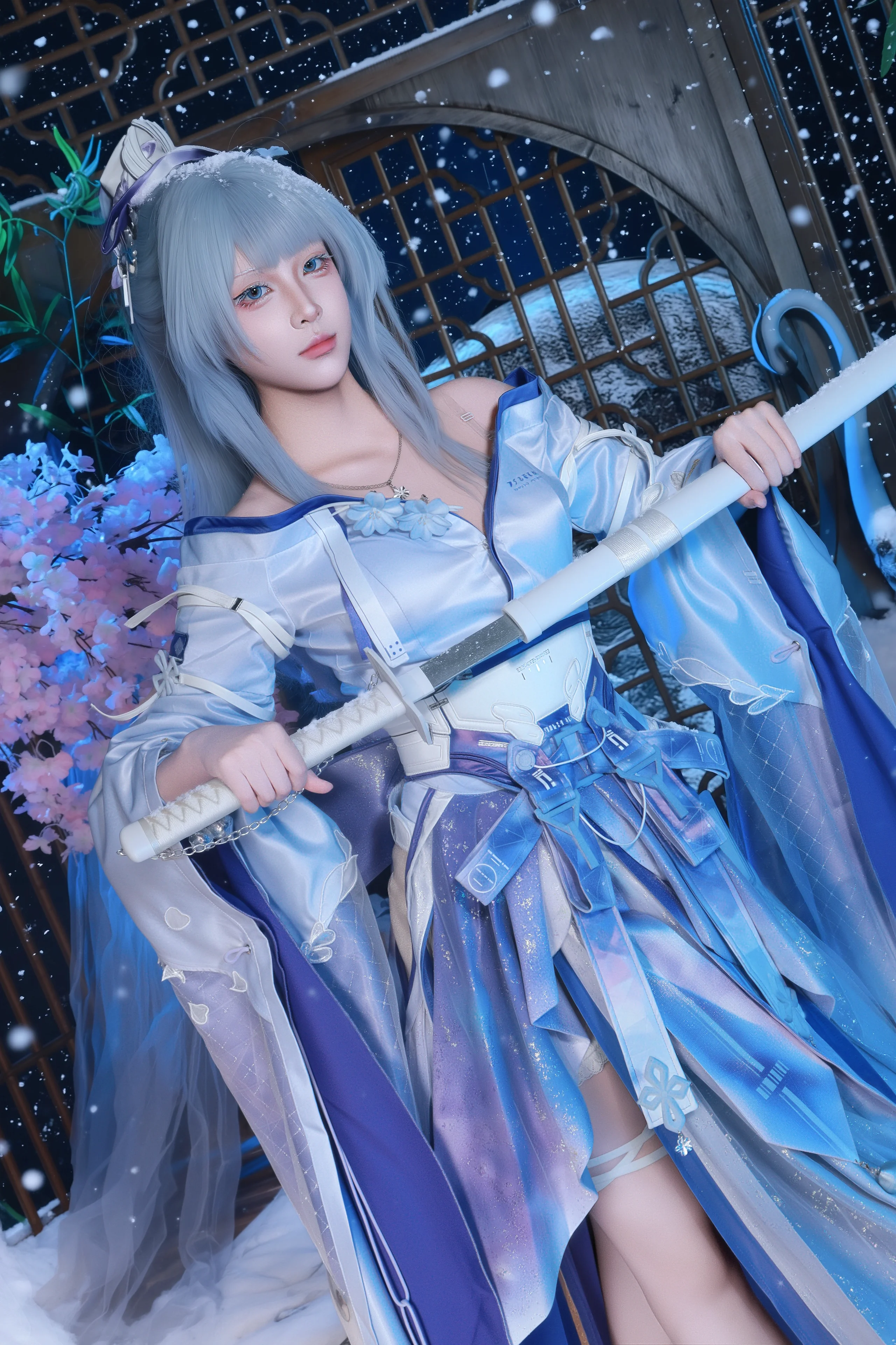 【绯雪cos】鸣潮中的雪国剑客，冰霜之刃 - 第 3 张