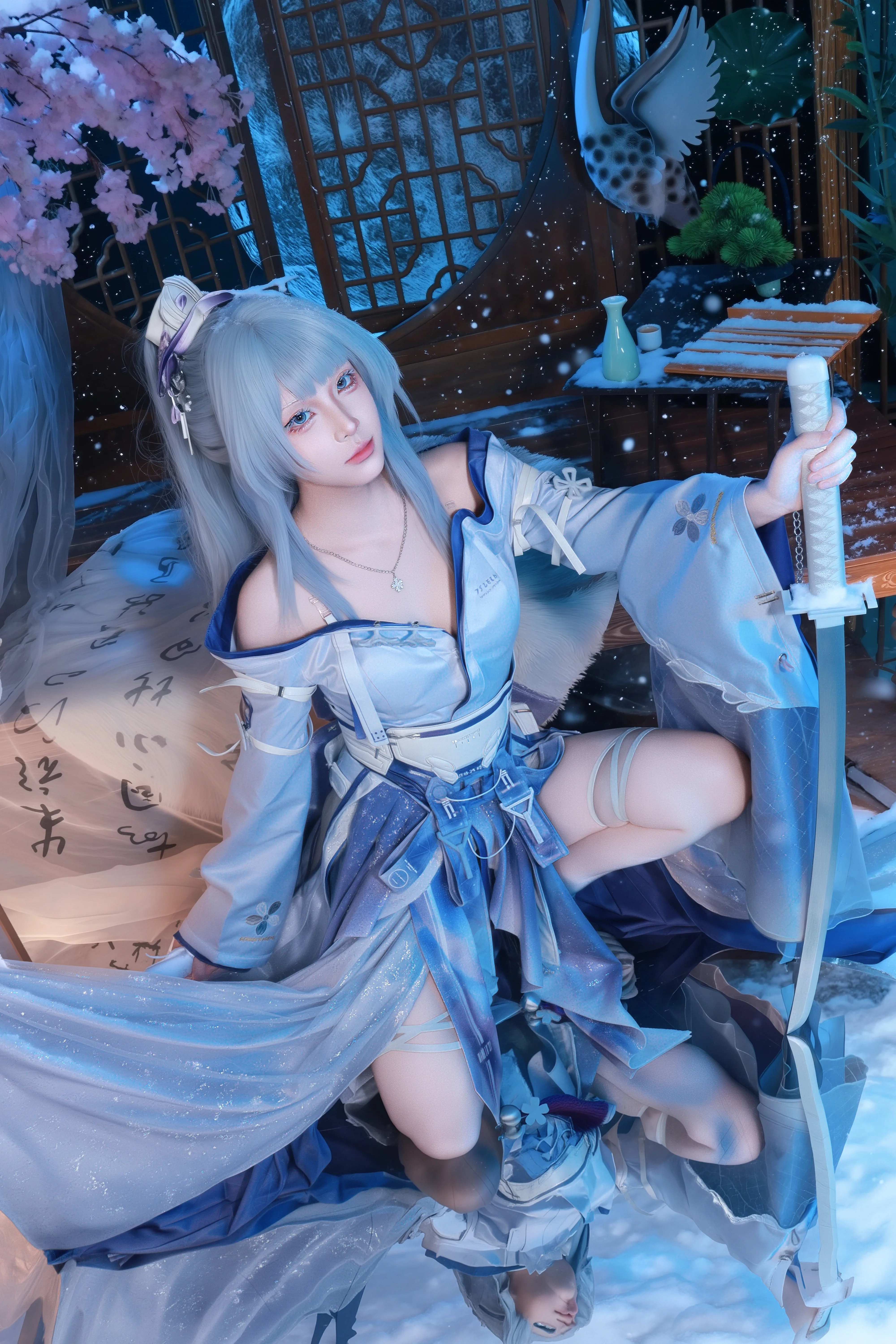 【绯雪cos】鸣潮中的雪国剑客，冰霜之刃 - 第 4 张