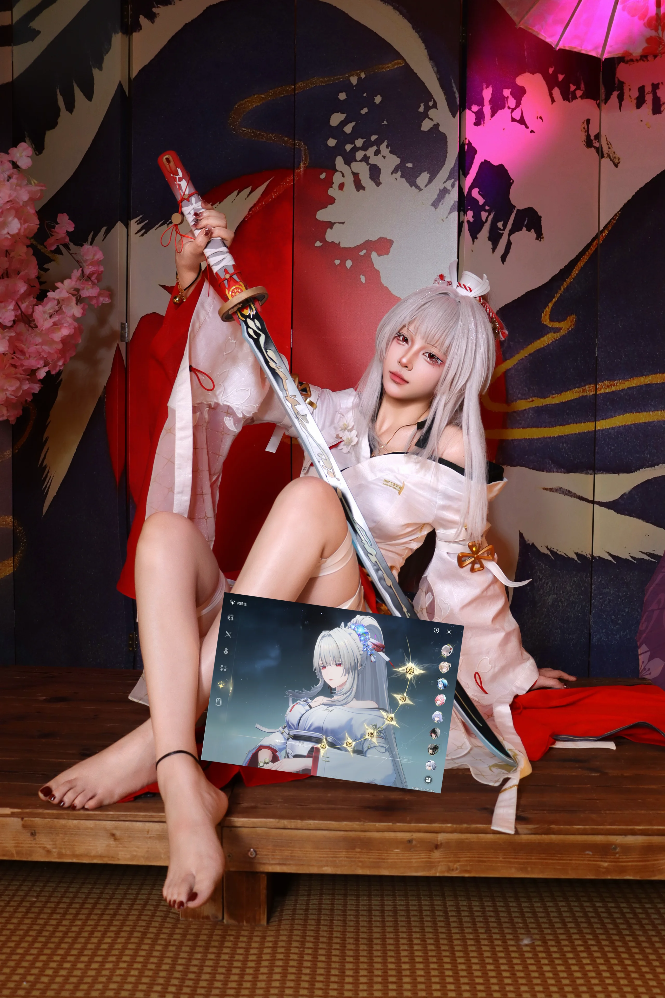 【绯雪 コスプレ】『鳴潮』に登場するあの銀髪紅白衣の剣士 - 1 枚目