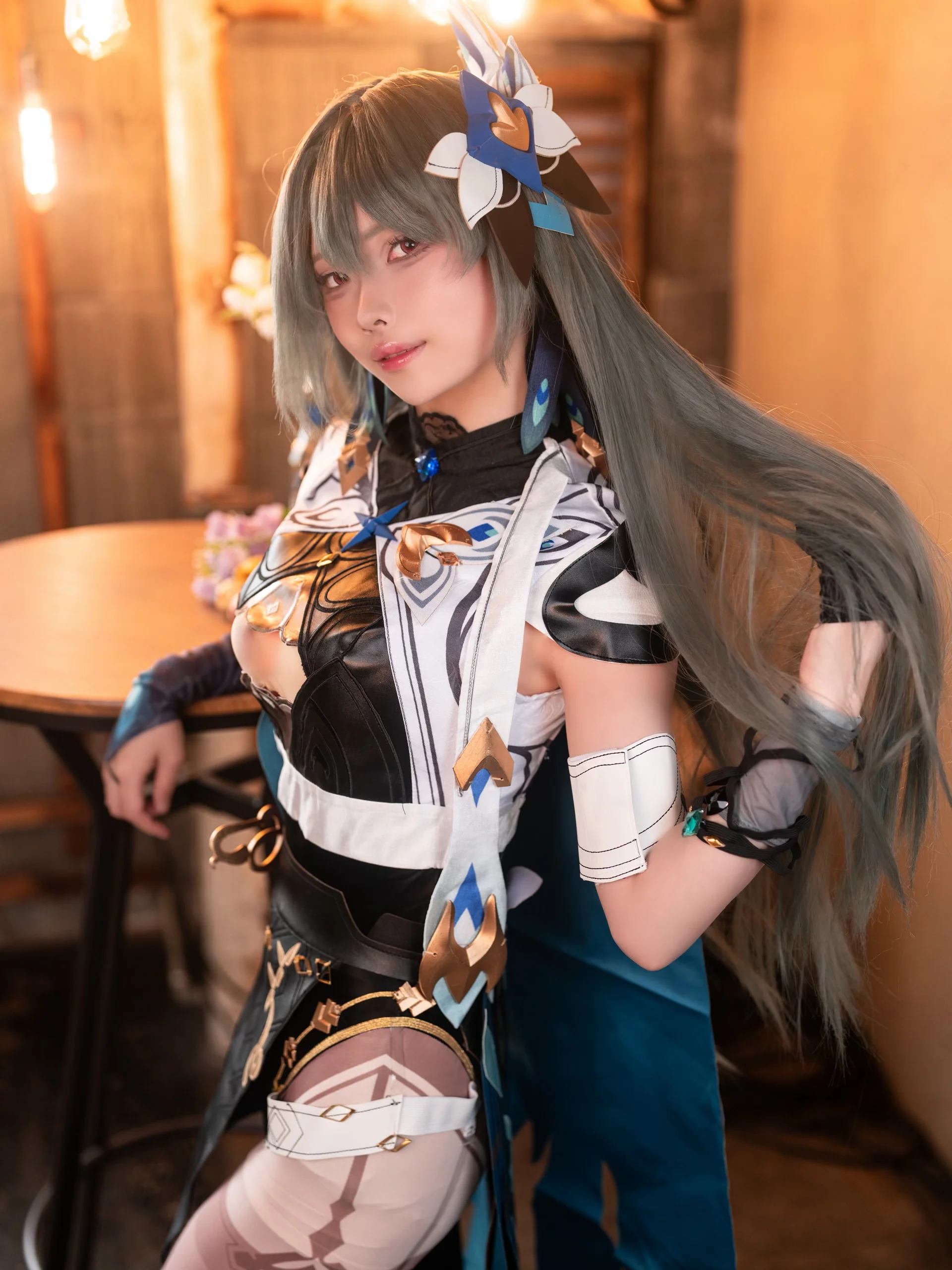 【薇塔cos】崩坏3中的优雅与危险，今天也是灰发少女 - 第 3 张