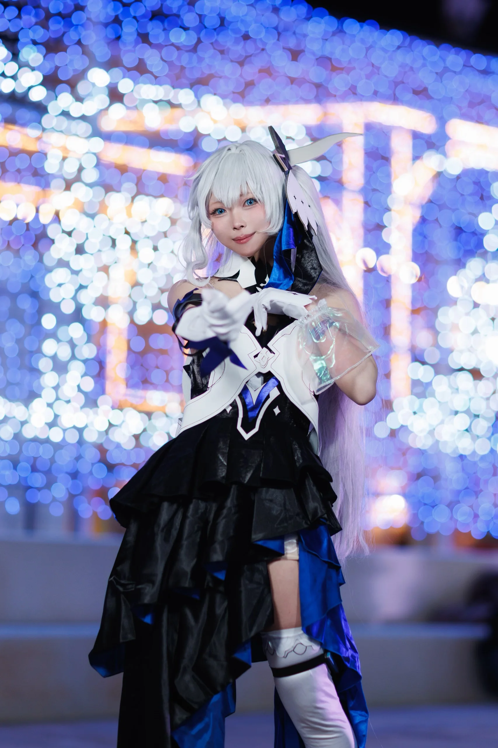 【德丽莎cos】崩坏3暮光骑士·月煌，战甲与蓝光交织的夜晚 - 第 4 张
