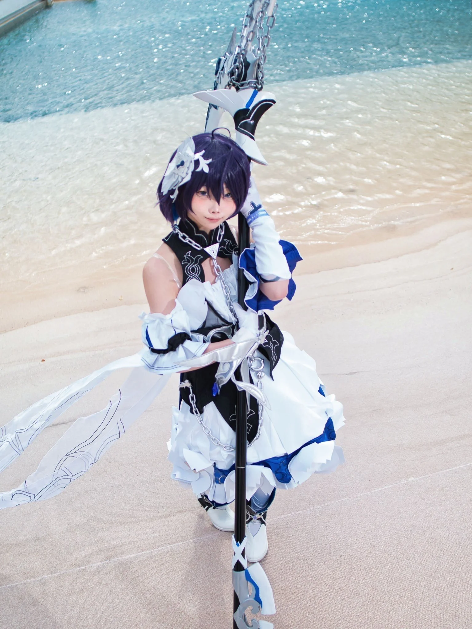 【希儿cos】崩坏3的海边少女，重装长枪与白色裙摆