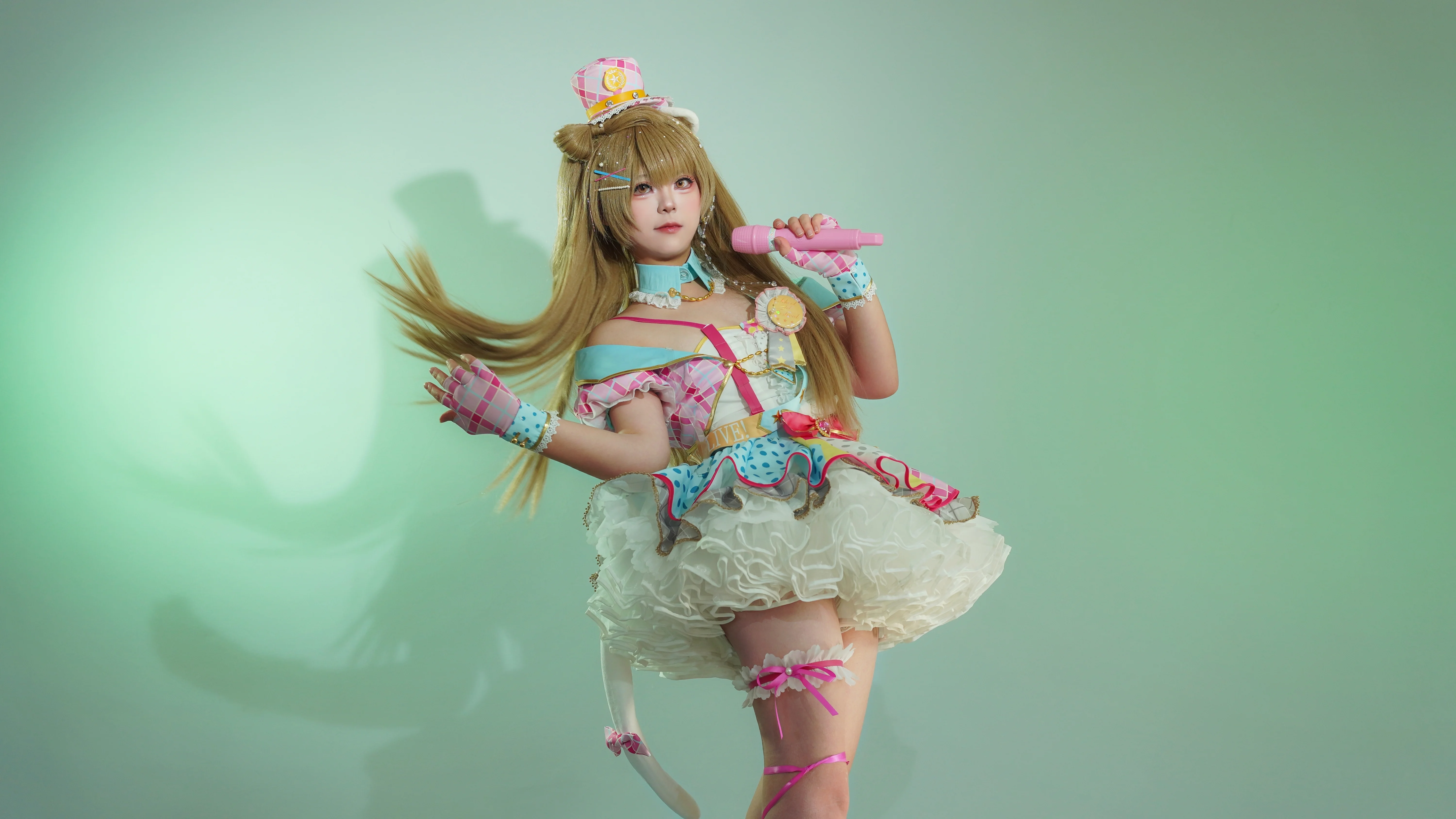 【南ことり コスプレ】ラブライブ! μ's元気アイドル、ステージのハッピーな輝きを届ける