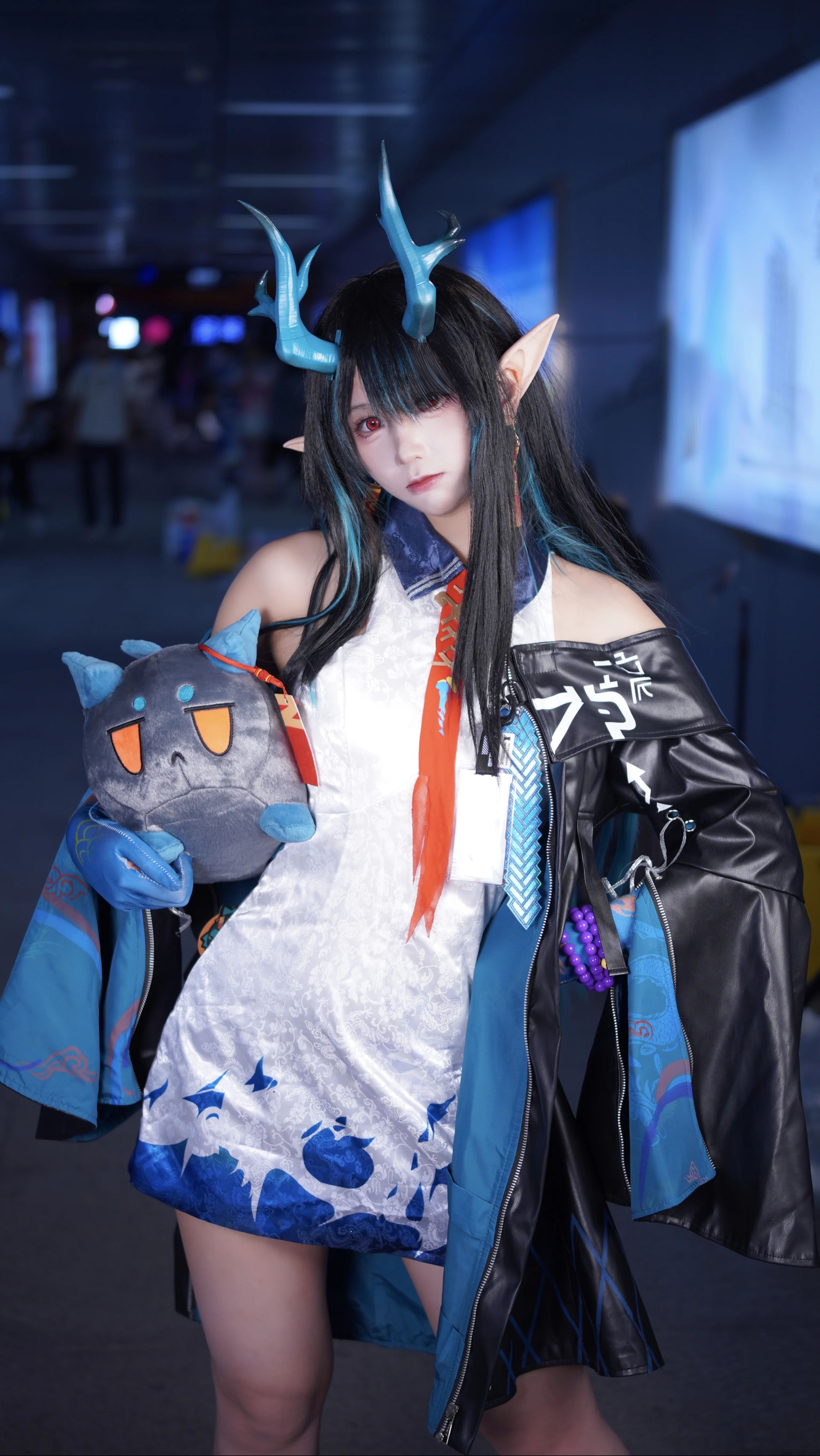 【アークナイツ シーコスプレ】青白の配色とレザージャケットの組み合わせによる質感再現 - 1 枚目