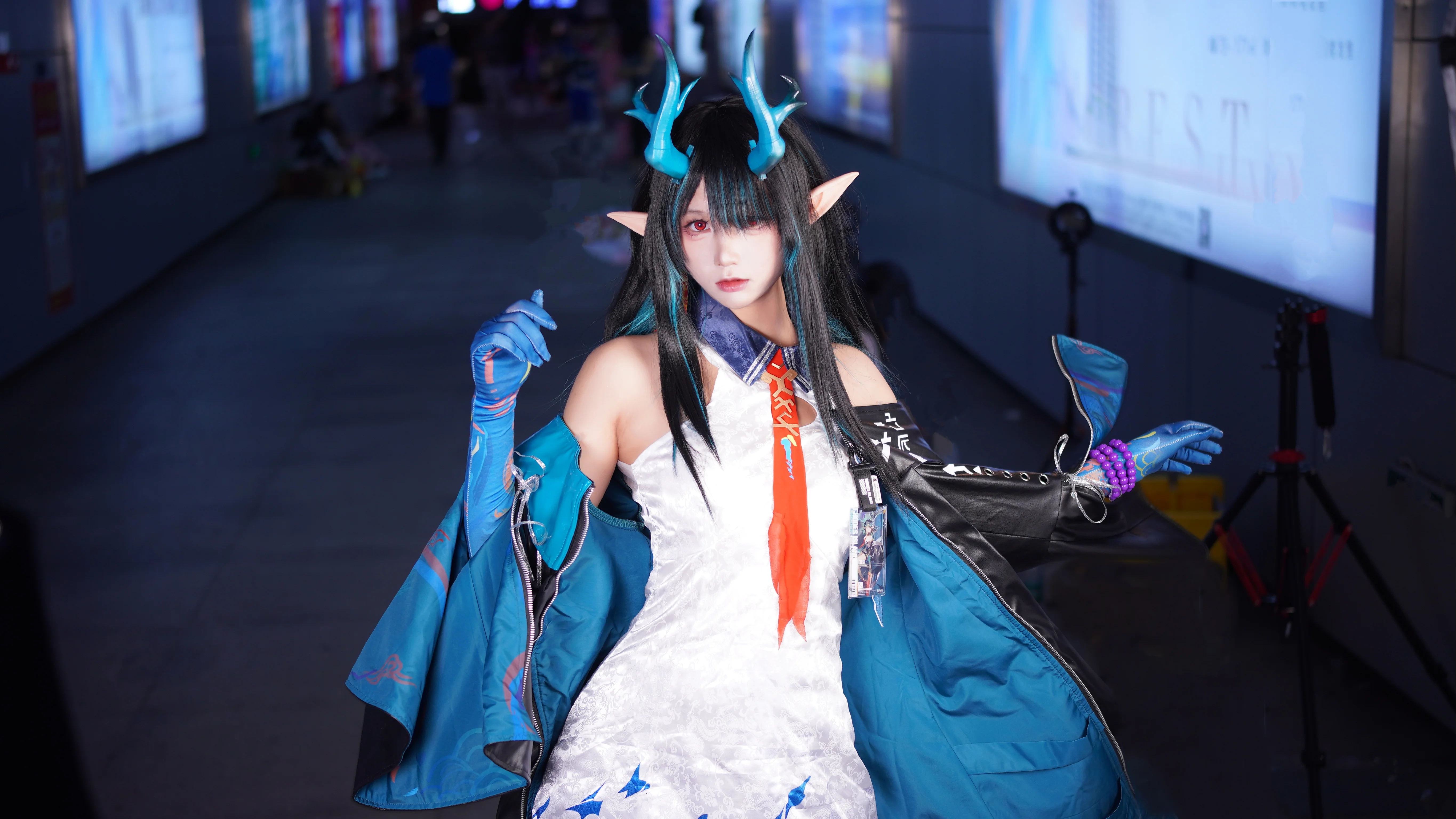 【アークナイツ シーコスプレ】青白の配色とレザージャケットの組み合わせによる質感再現 - 3 枚目
