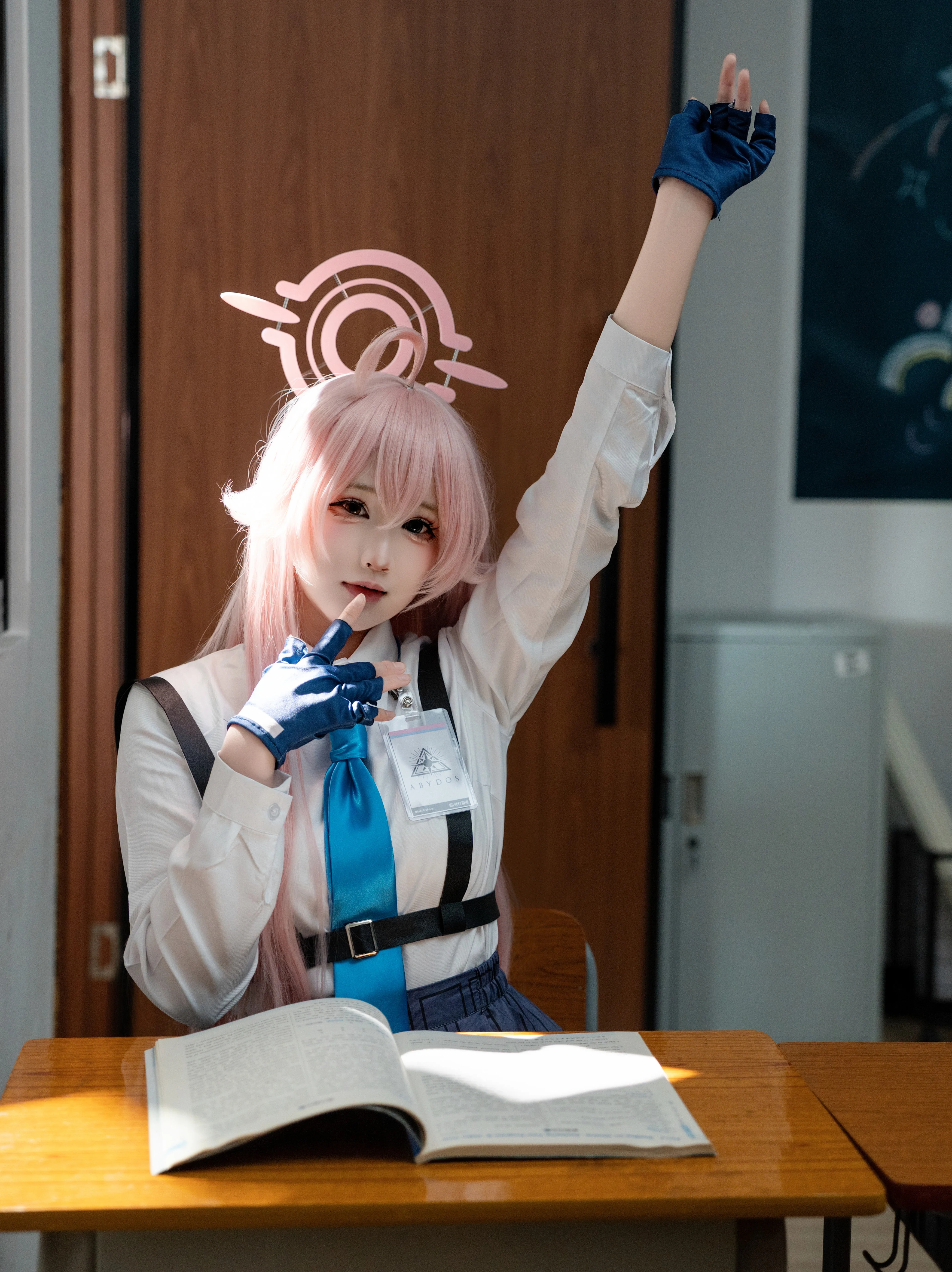 【小鸟游星野cos】教室里的慵懒时光与幕后光影记录