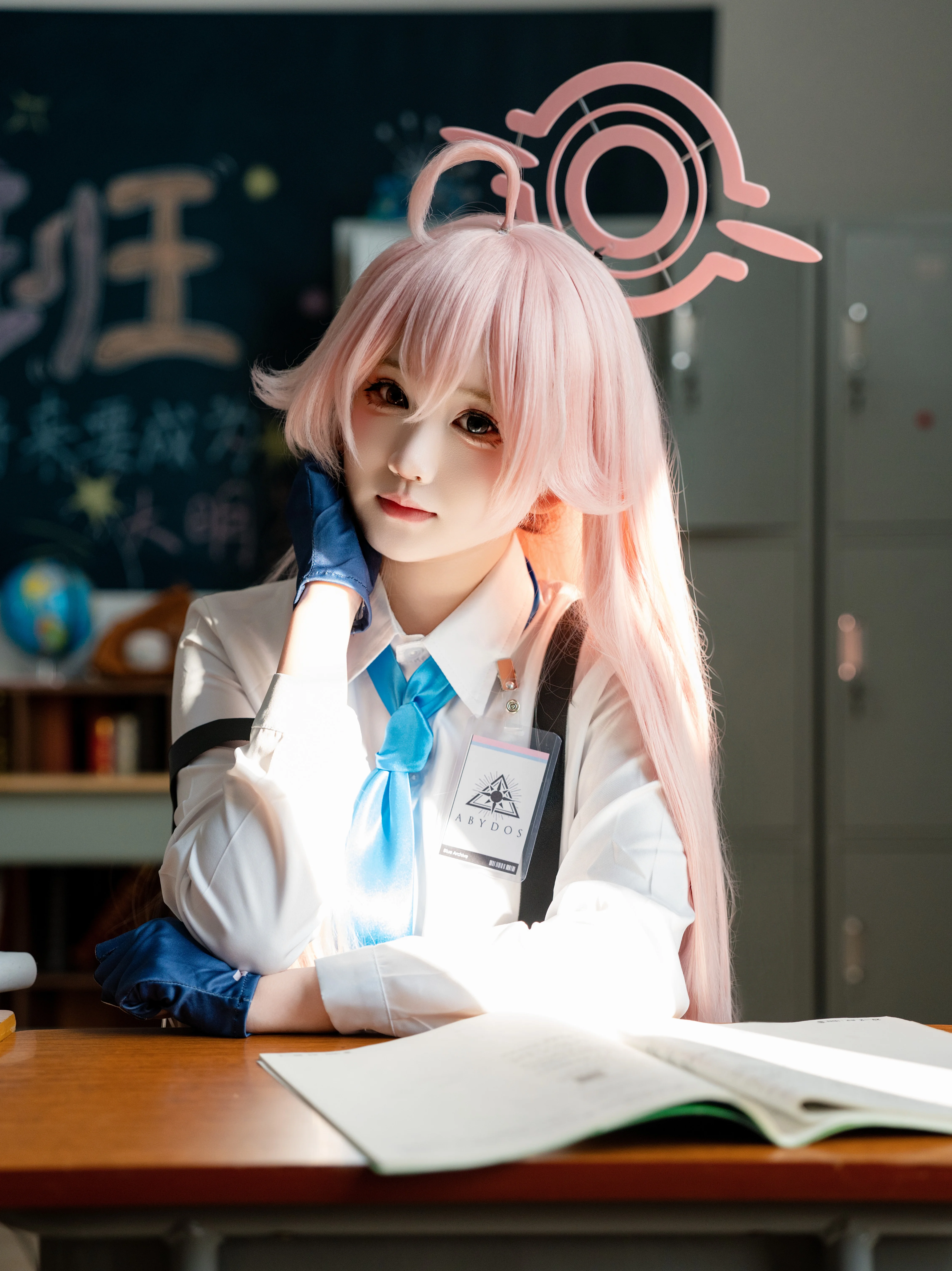 【小鸟游星野cos】教室里的慵懒时光与幕后光影记录 - 第 2 张