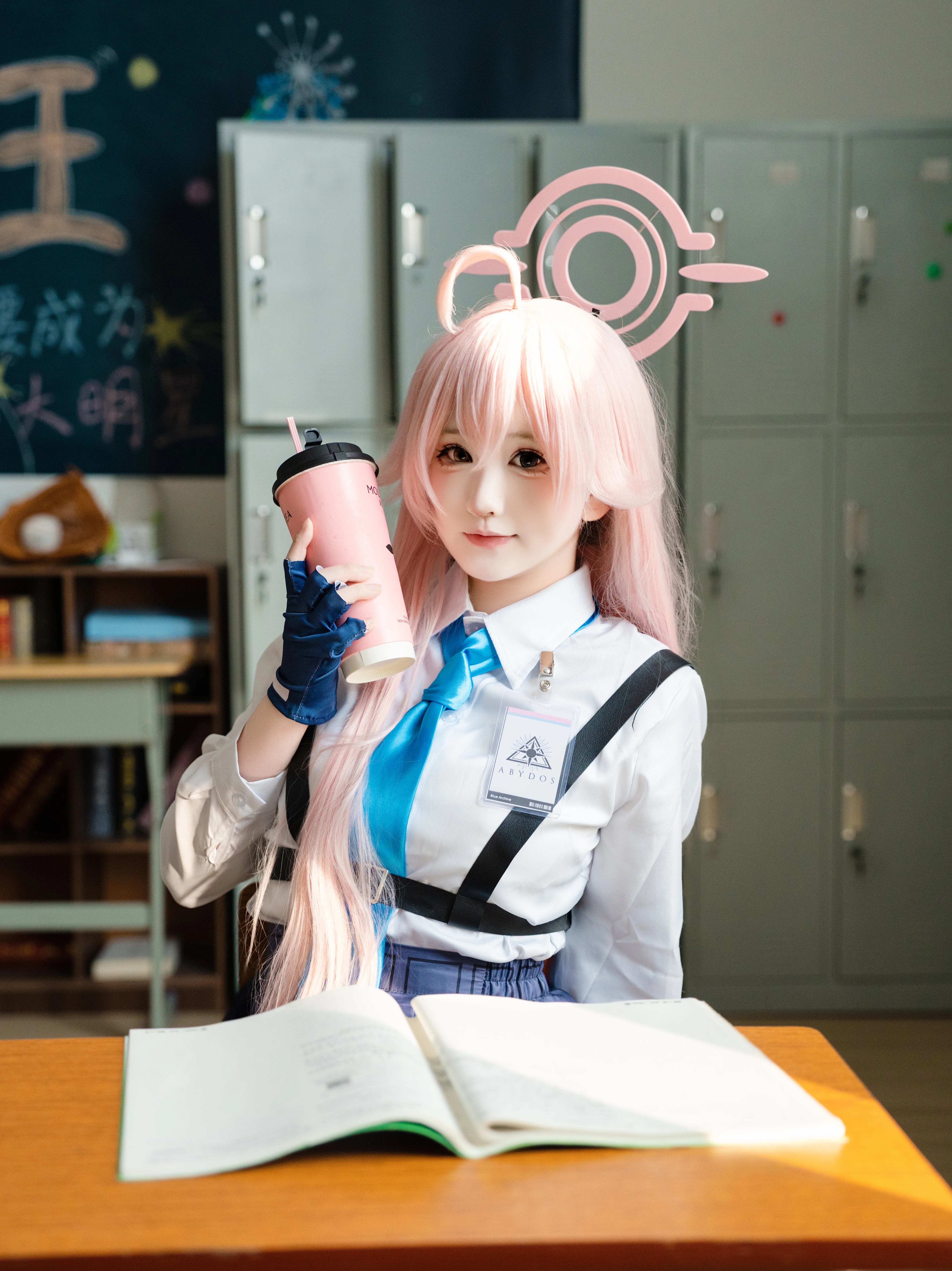 【小鸟游星野cos】教室里的慵懒时光与幕后光影记录 - 第 3 张