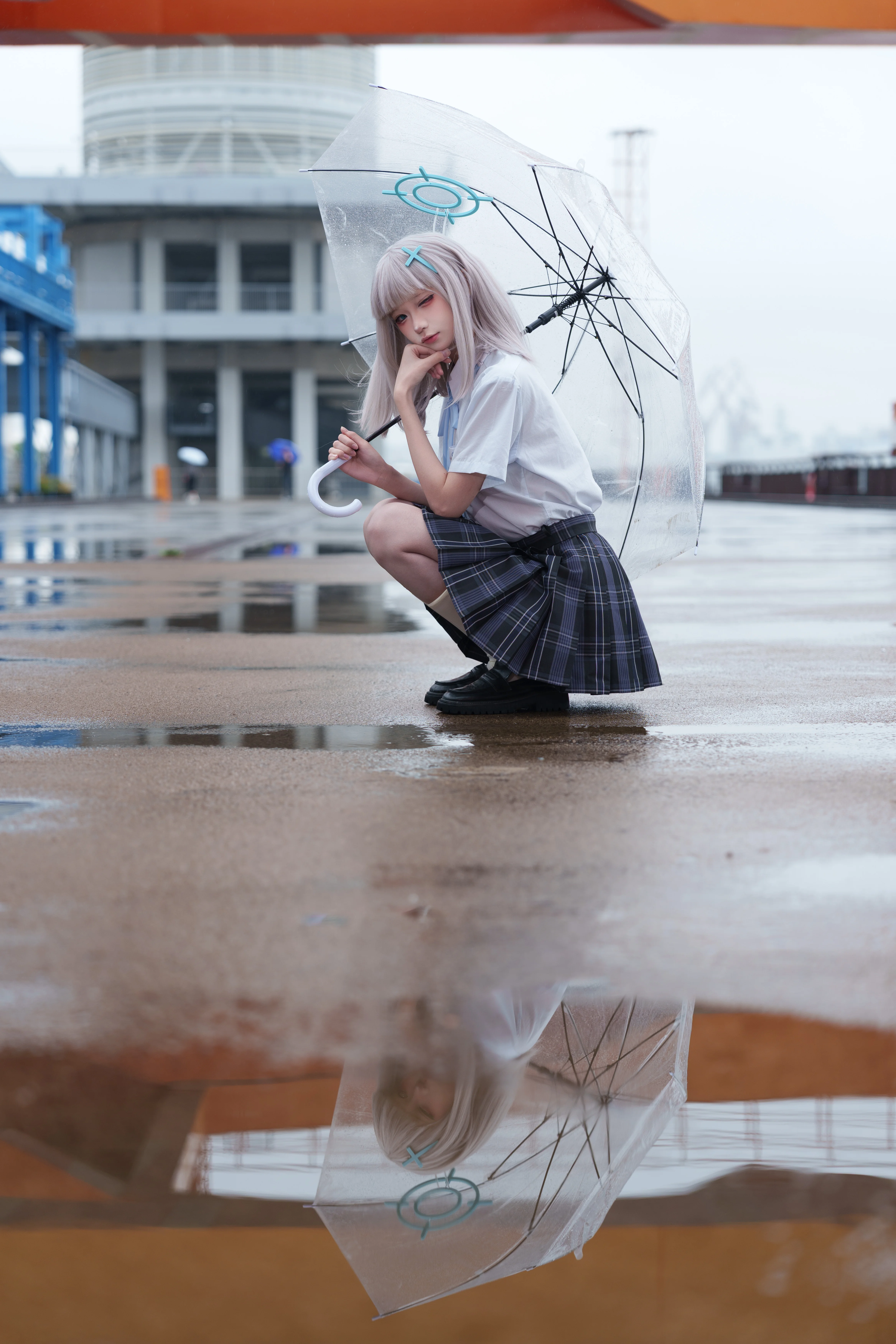 【砂狼白子cos】《蔚蓝档案》雨中的清冷氛围 - 第 1 张