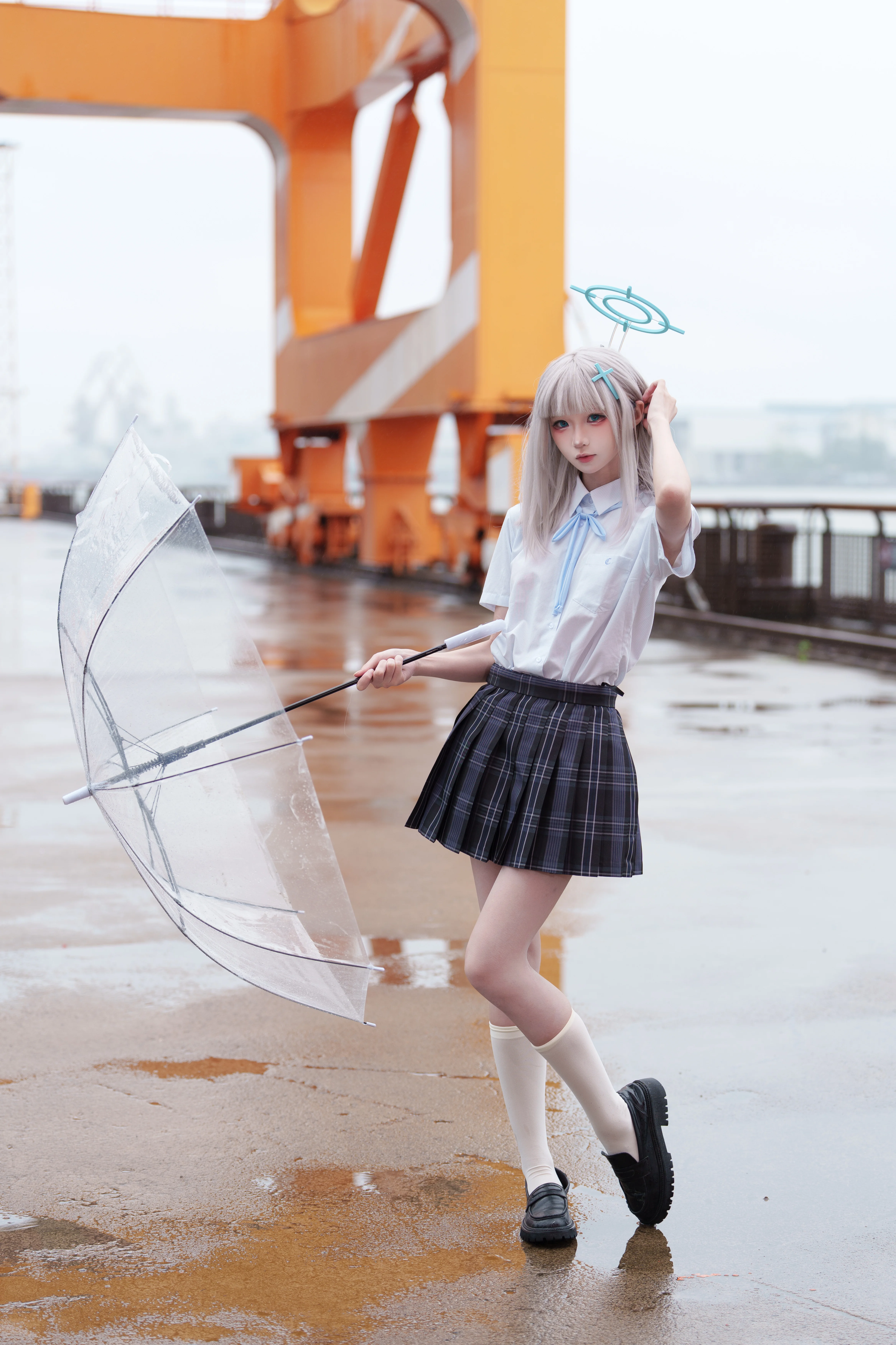 【砂狼白子cos】《蔚蓝档案》雨中的清冷氛围 - 第 2 张