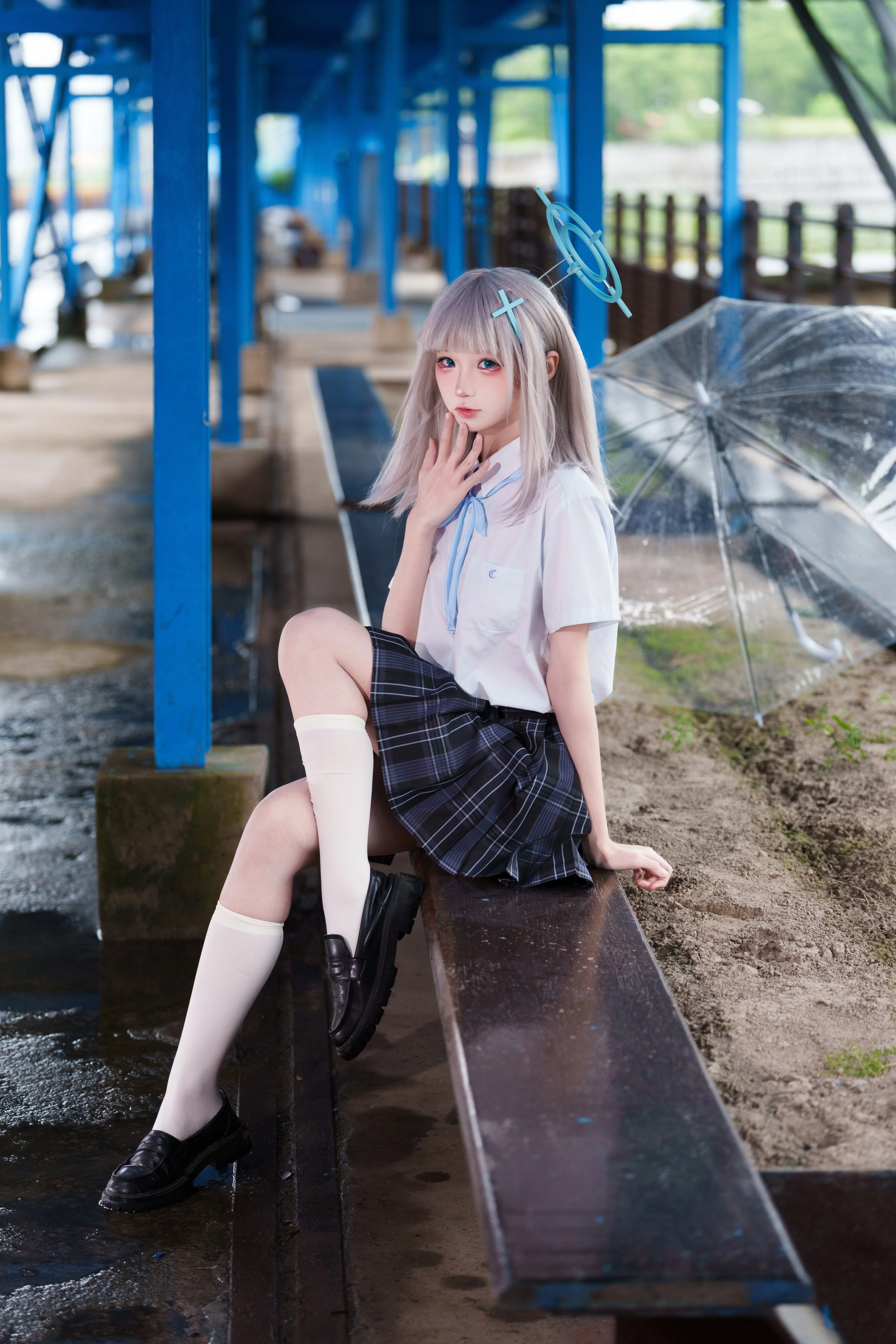 【砂狼白子cos】《蔚蓝档案》雨中的清冷氛围 - 第 5 张