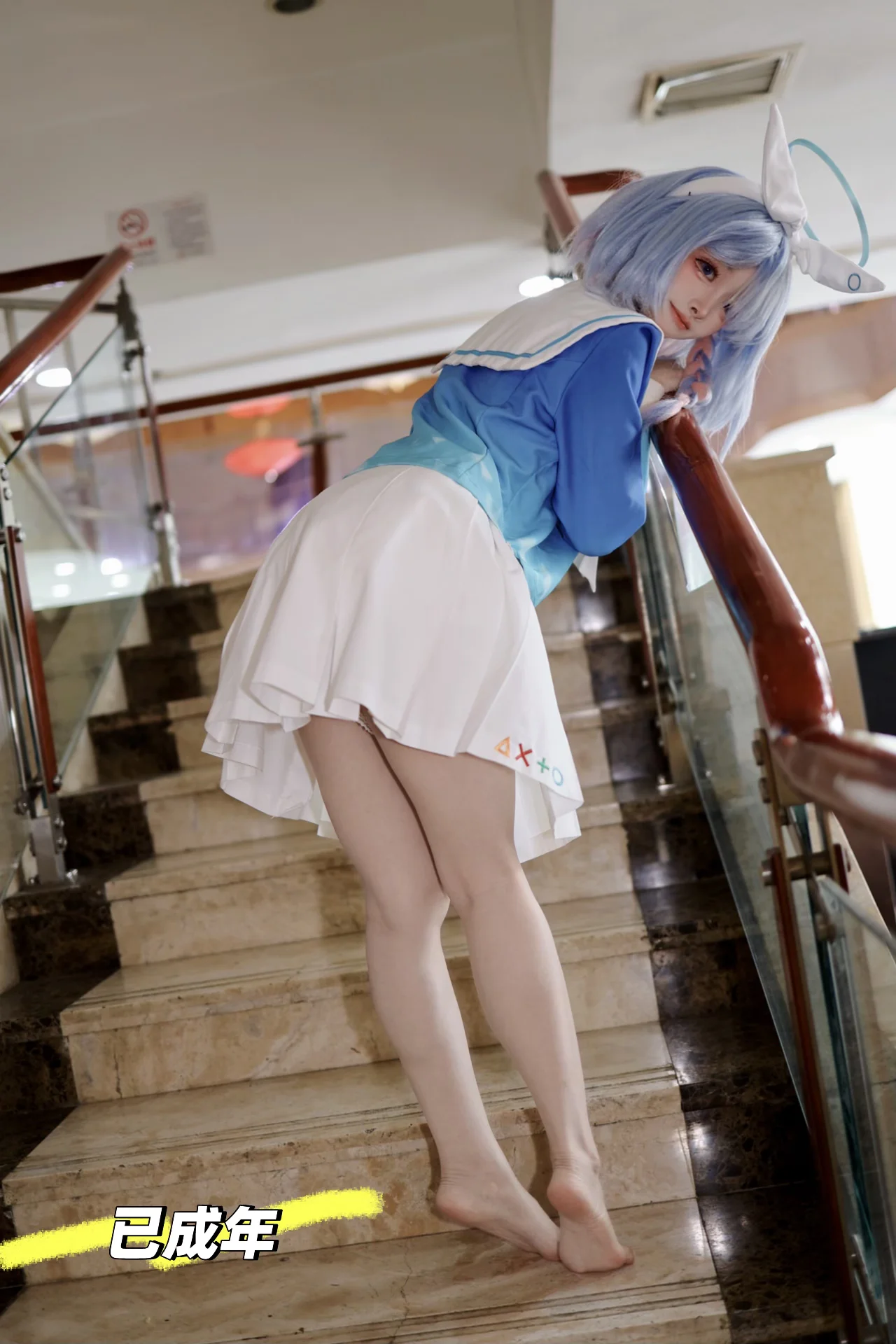 【阿罗娜cos】蔚蓝档案里的AI秘书，今天在楼梯间营业 - 第 2 张