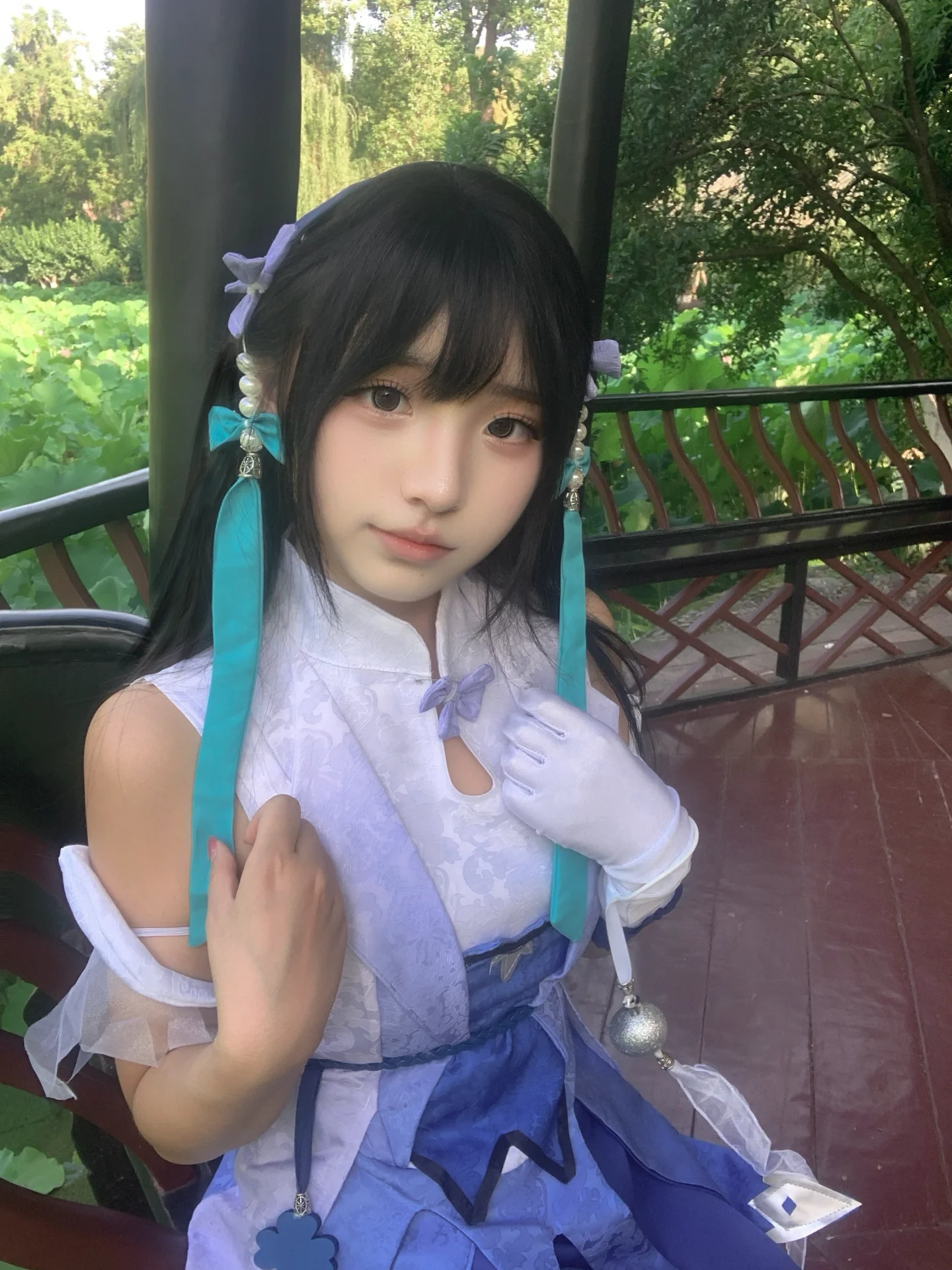 【西施cos】荷塘边的夏日清凉，这套蓝白配色太适合外景了