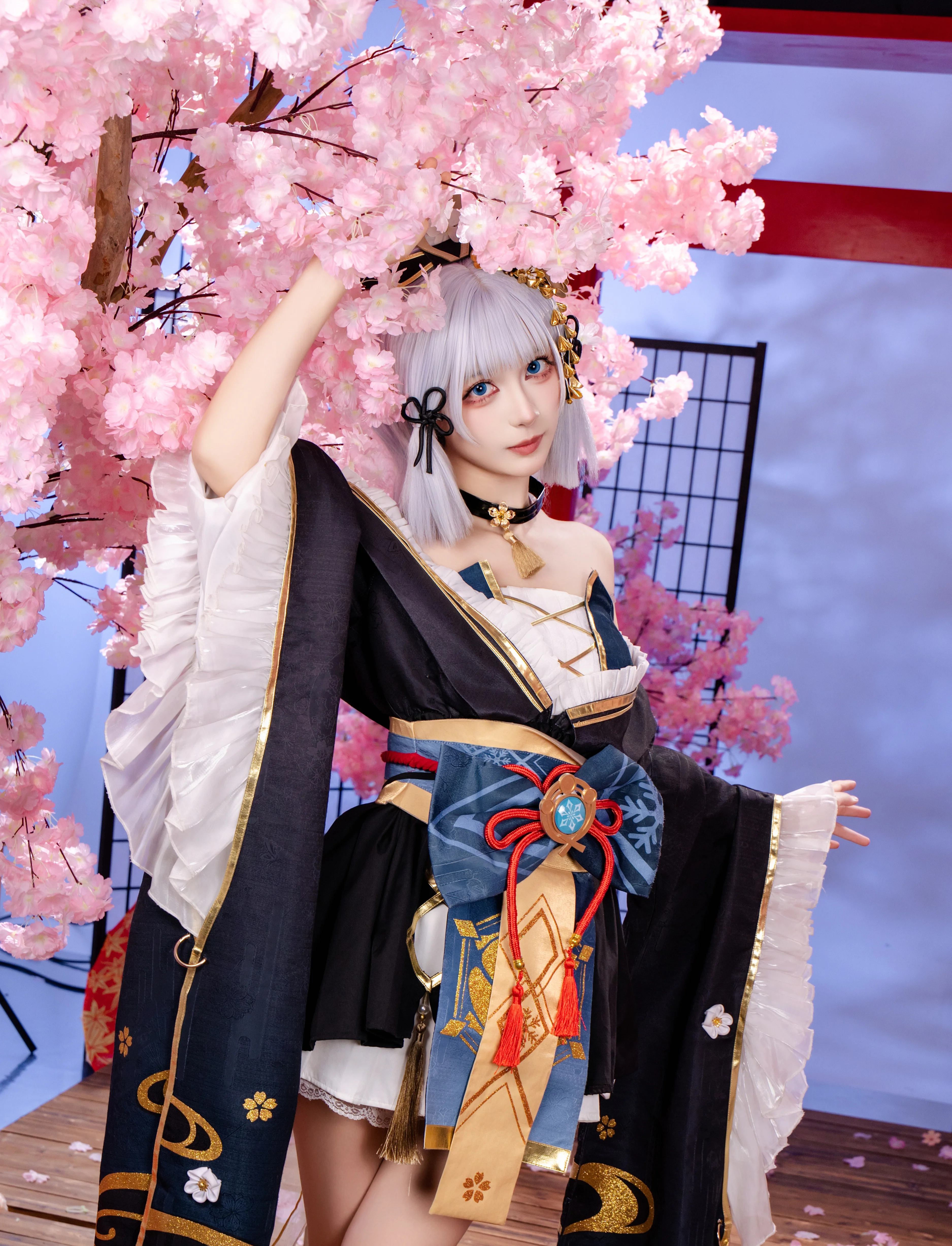 【神里绫华cos】樱花树下的和风改良造型与蓝瞳回眸 - 第 5 张