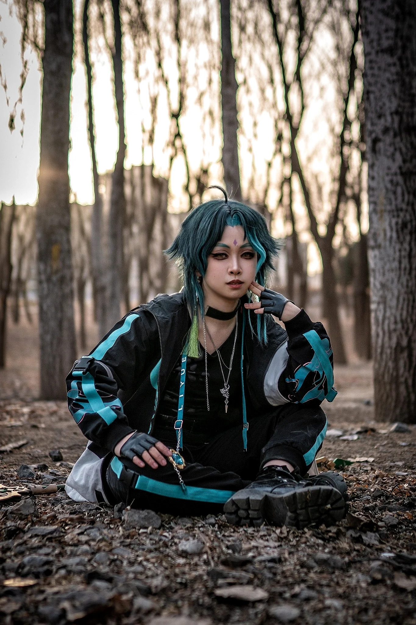[Xiao Cosplay] Boyish Charm and Sharpness by the Railroad Tracks - Image 10