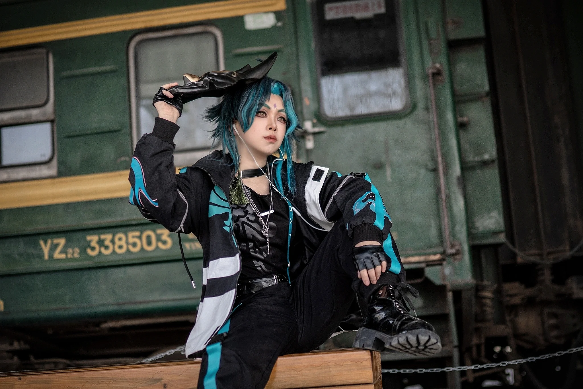 [Xiao Cosplay] Boyish Charm and Sharpness by the Railroad Tracks - Image 4