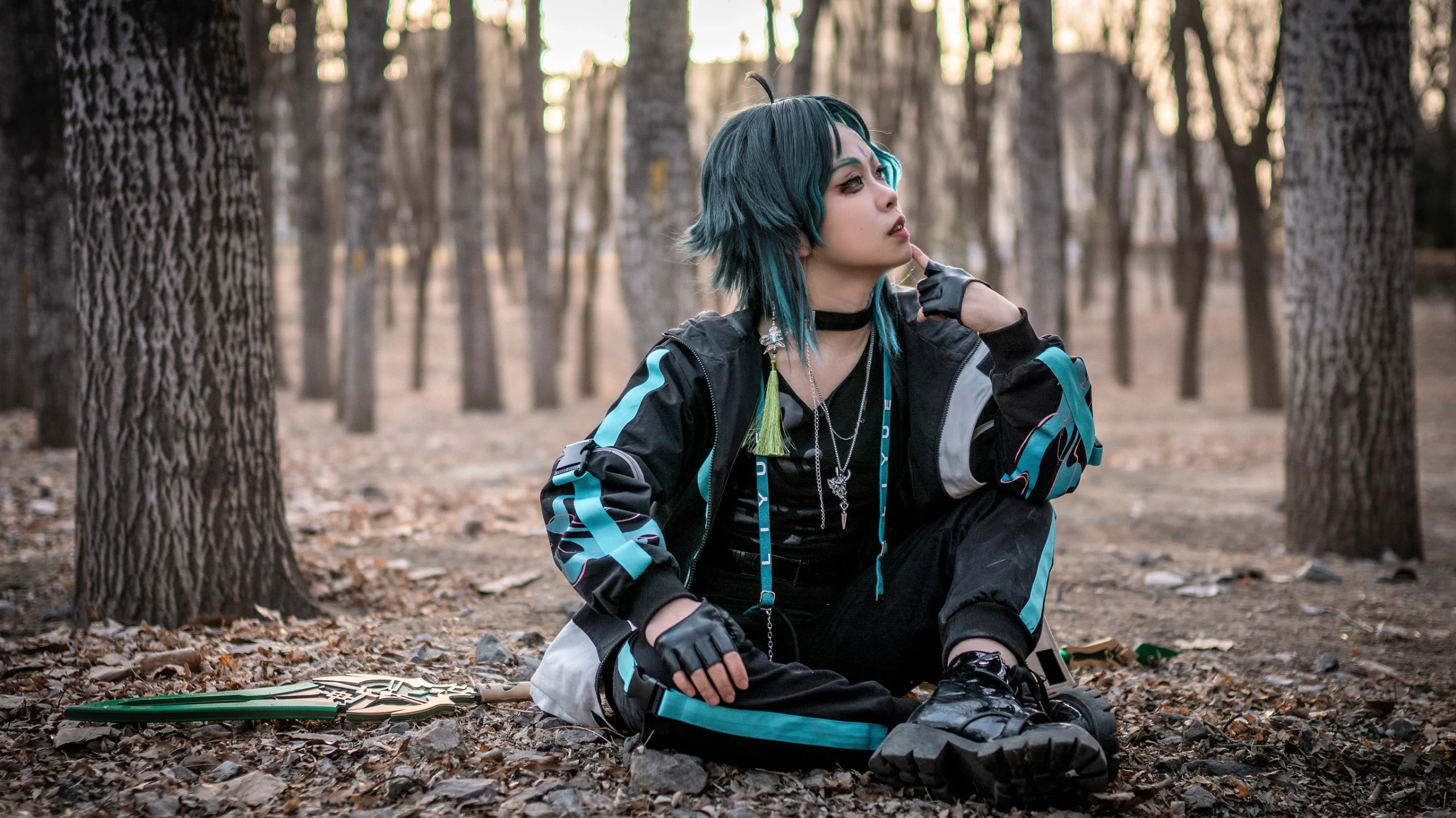[Xiao Cosplay] Boyish Charm and Sharpness by the Railroad Tracks - Image 8