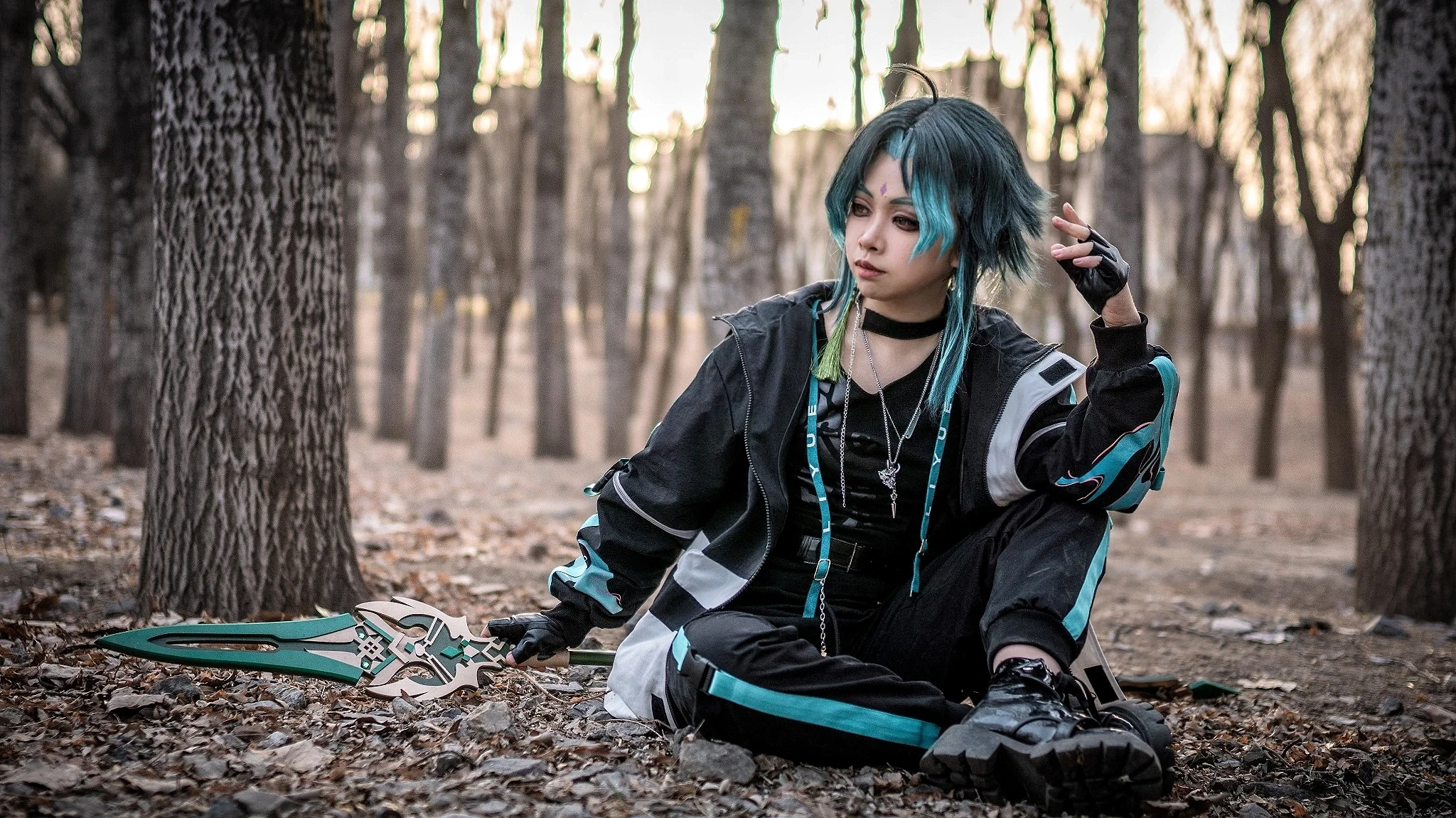 [Xiao Cosplay] Boyish Charm and Sharpness by the Railroad Tracks - Image 9