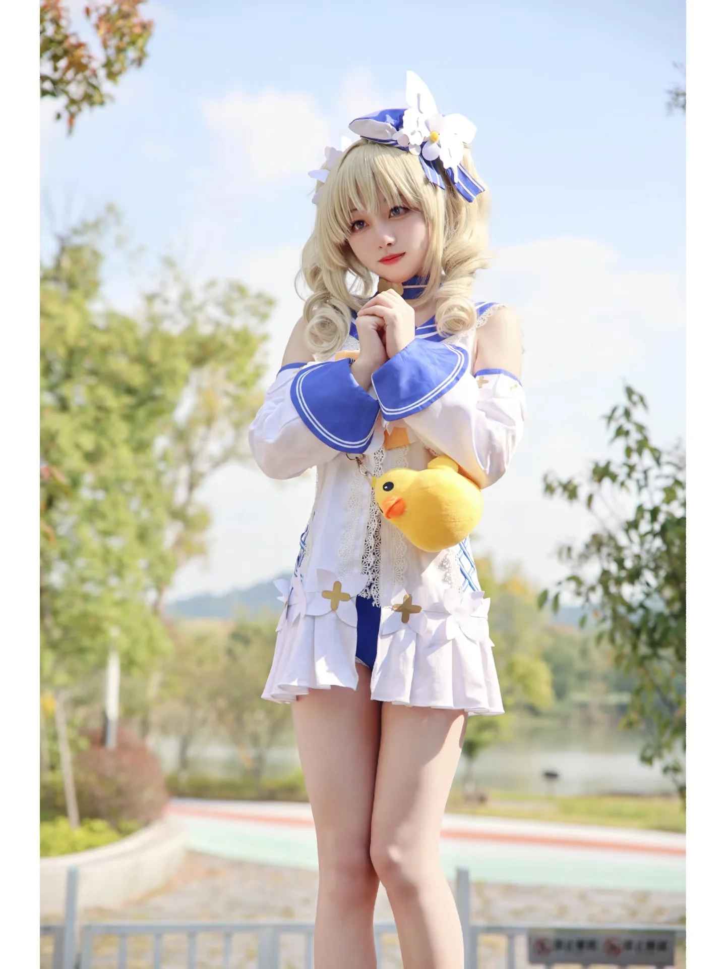 【芭芭拉cos】杭州漫展的水色治愈，原神偶像的明媚外景 - 第 4 张