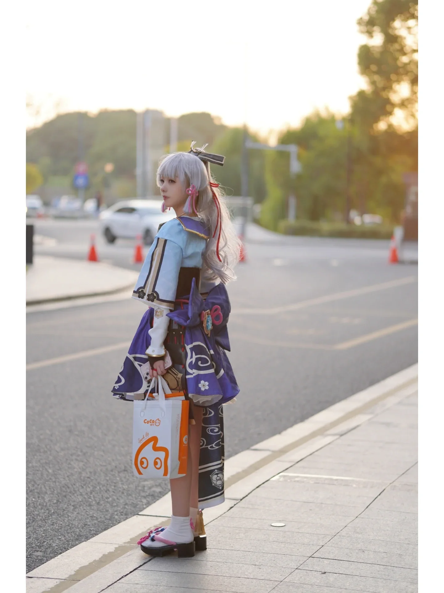 [Kamisato Ayaka Cosplay] Genshin Impact Kamisato Ayaka's Street Milk Tea Time - Image 1