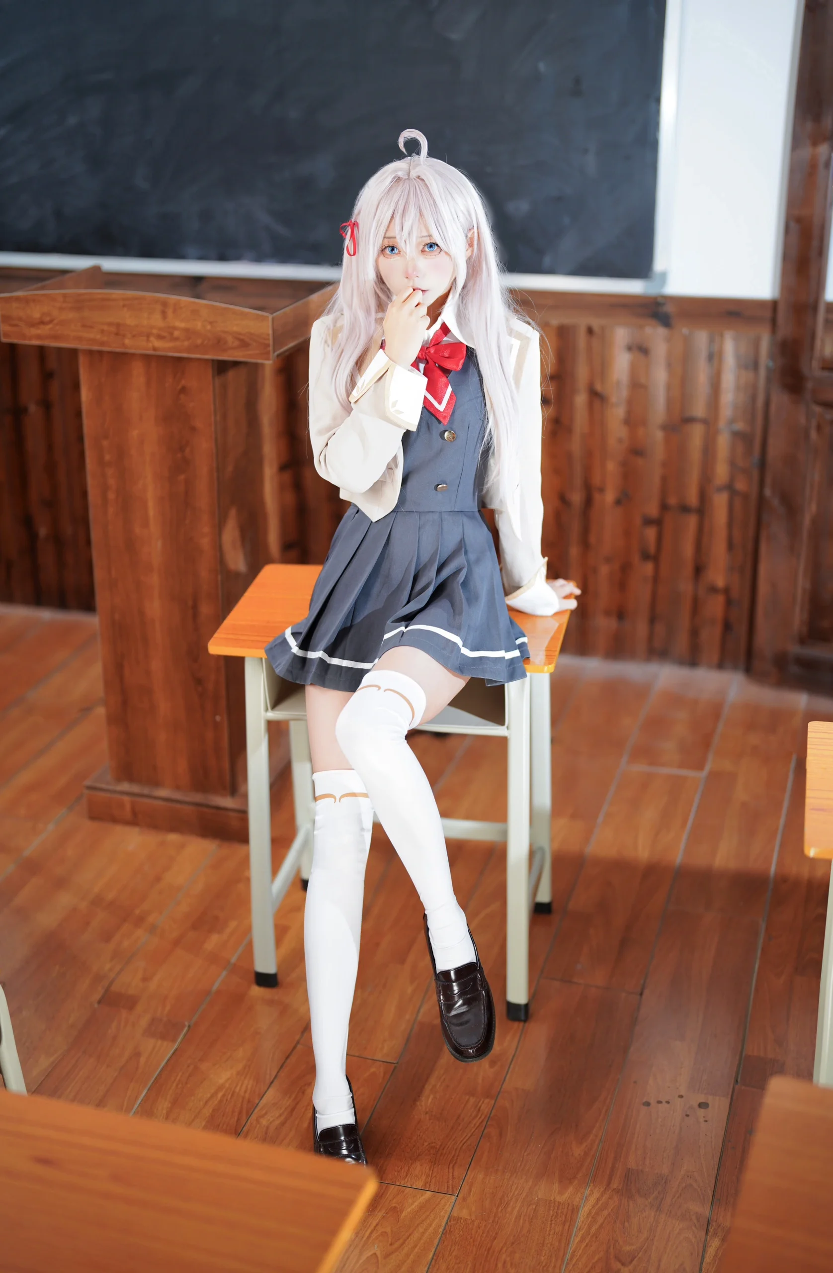 【艾莉同学cos】教室里的放学后，还原不时地以俄语遮羞的邻座艾莉同学 - 第 2 张